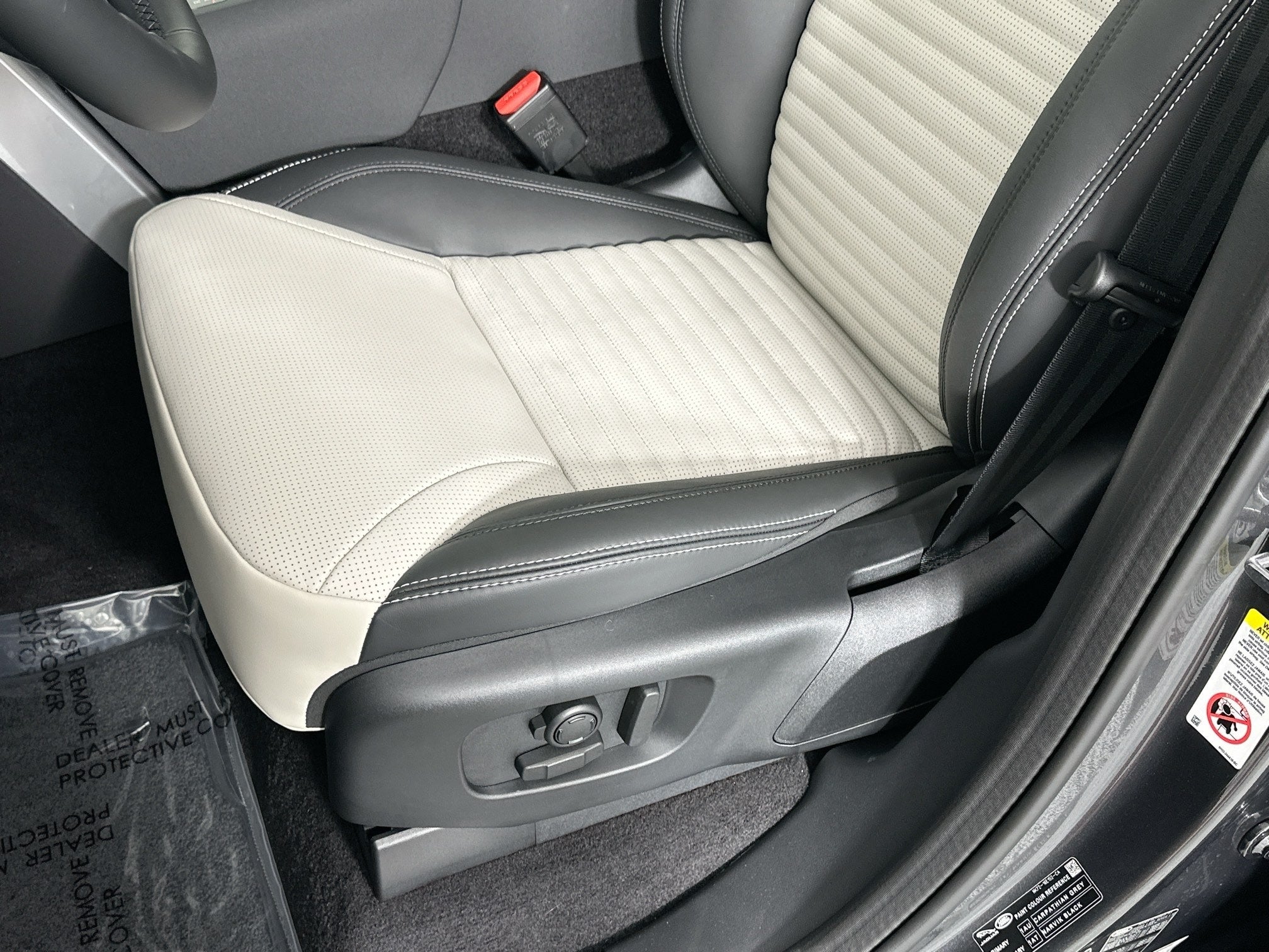 2025 Land Rover Discovery Metropolitan Edition