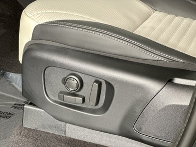 2025 Land Rover Discovery Metropolitan Edition