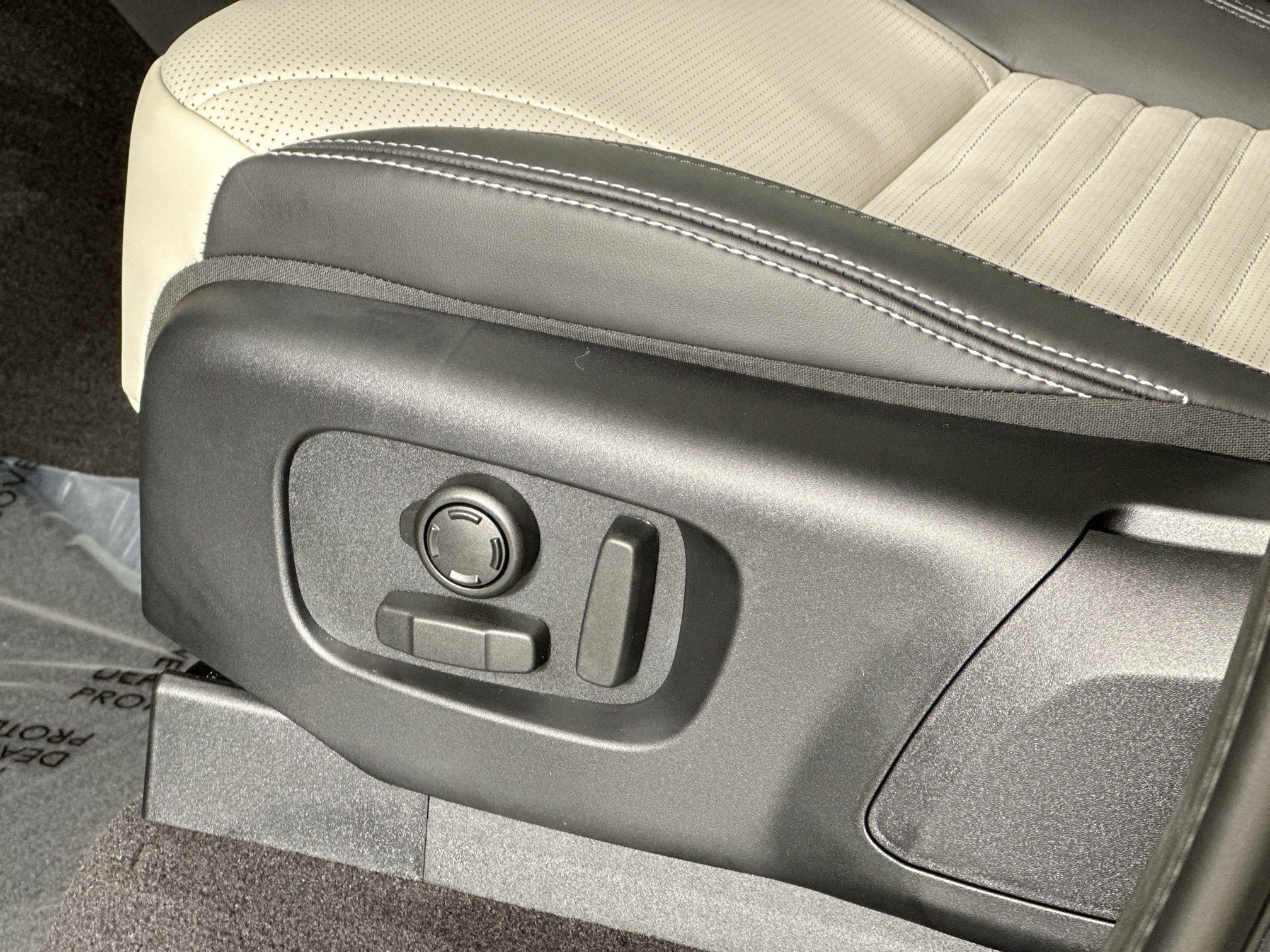 2025 Land Rover Discovery Metropolitan Edition