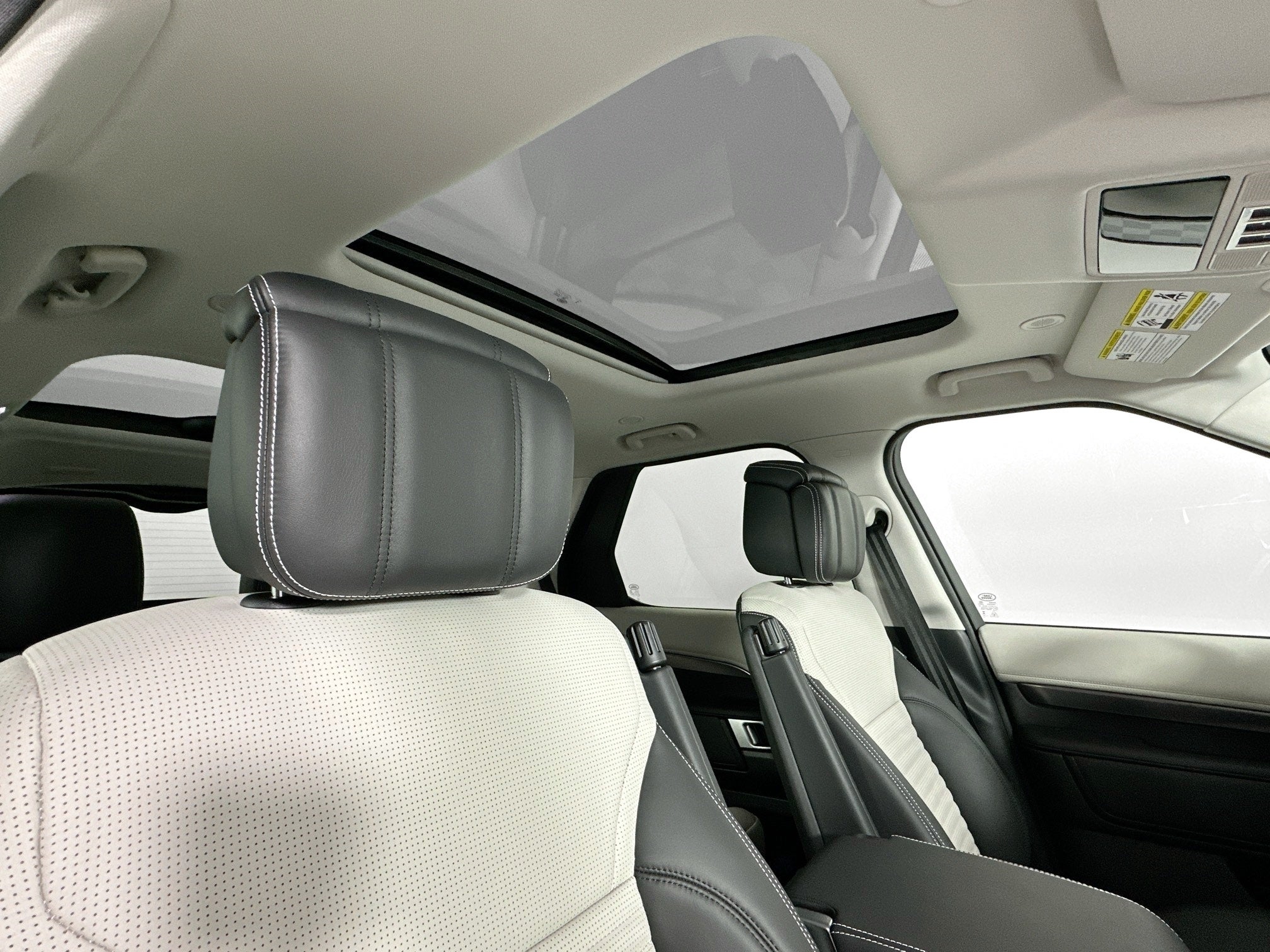 2025 Land Rover Discovery Metropolitan Edition