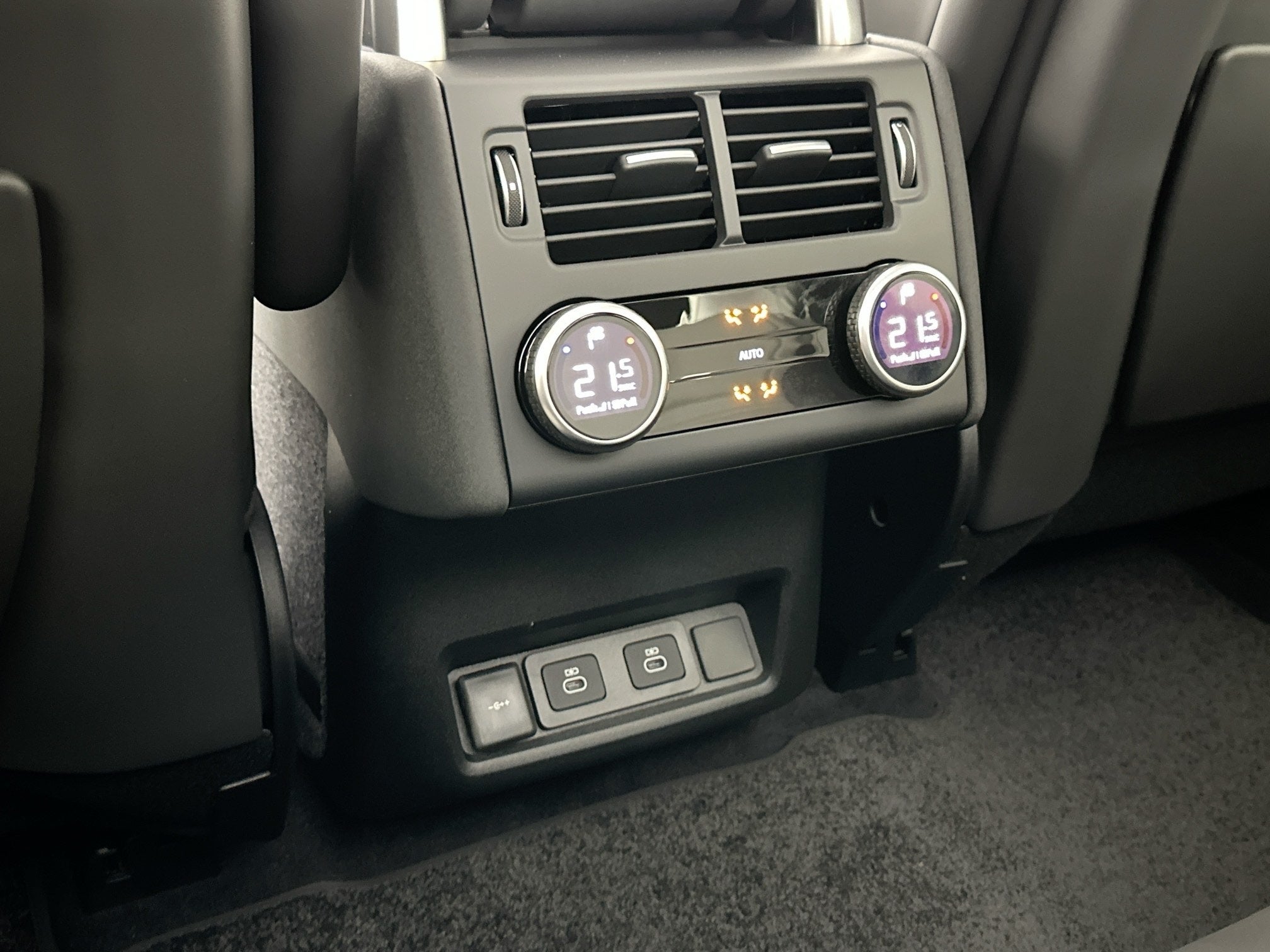 2025 Land Rover Discovery Metropolitan Edition