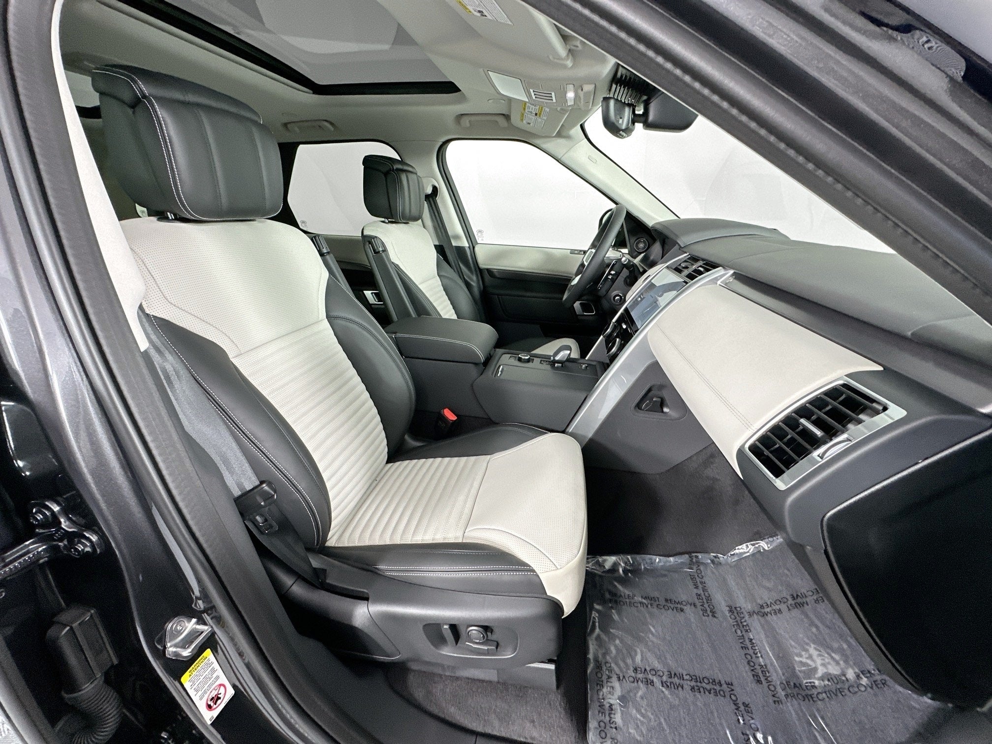 2025 Land Rover Discovery Metropolitan Edition