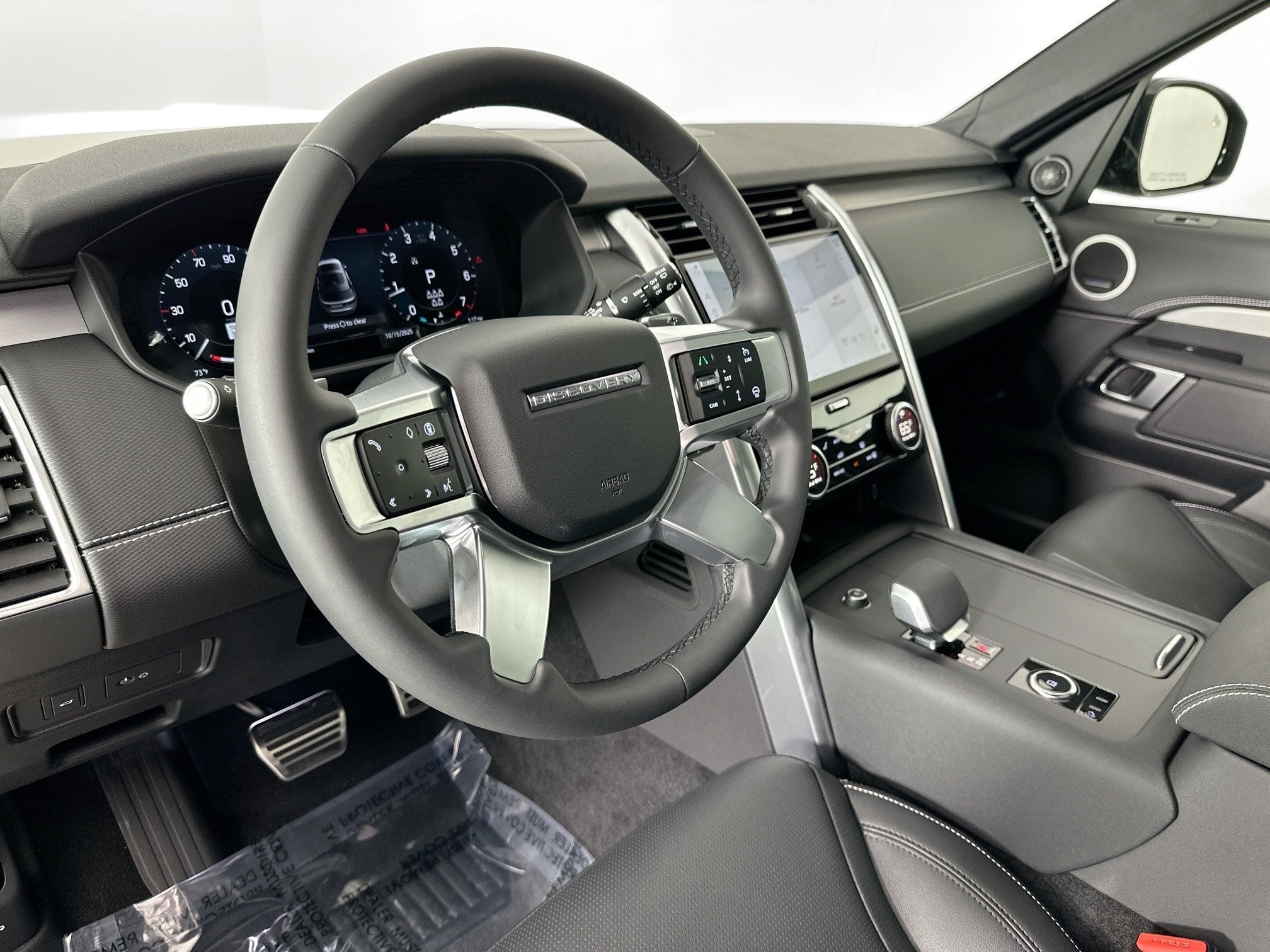 2026 Land Rover Discovery Base