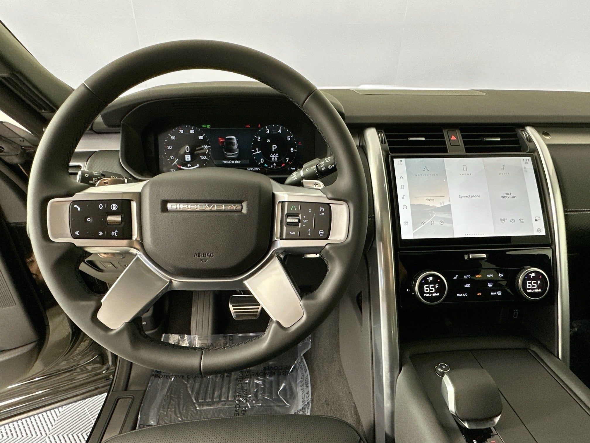 2026 Land Rover Discovery Base