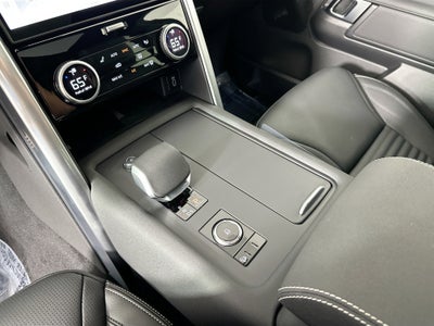 2026 Land Rover Discovery Base