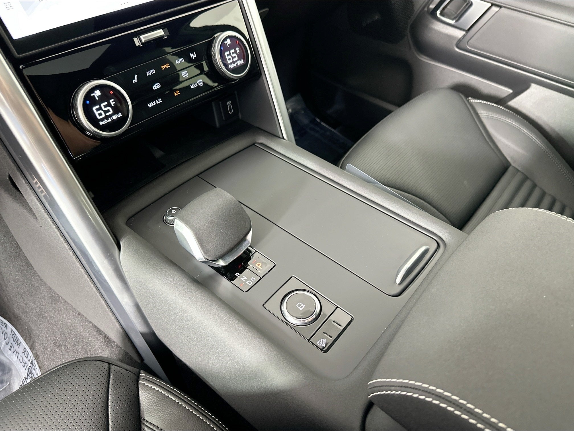 2026 Land Rover Discovery Base