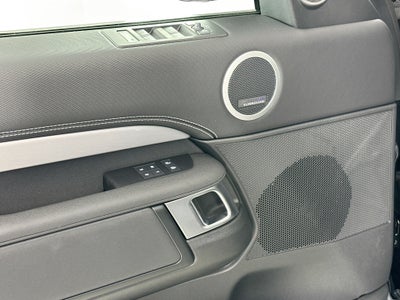 2026 Land Rover Discovery Base