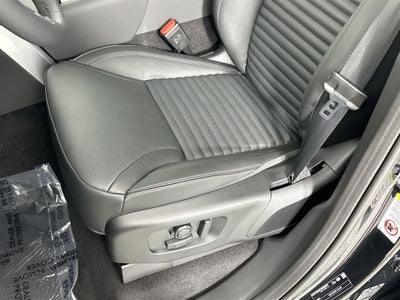 2026 Land Rover Discovery Base