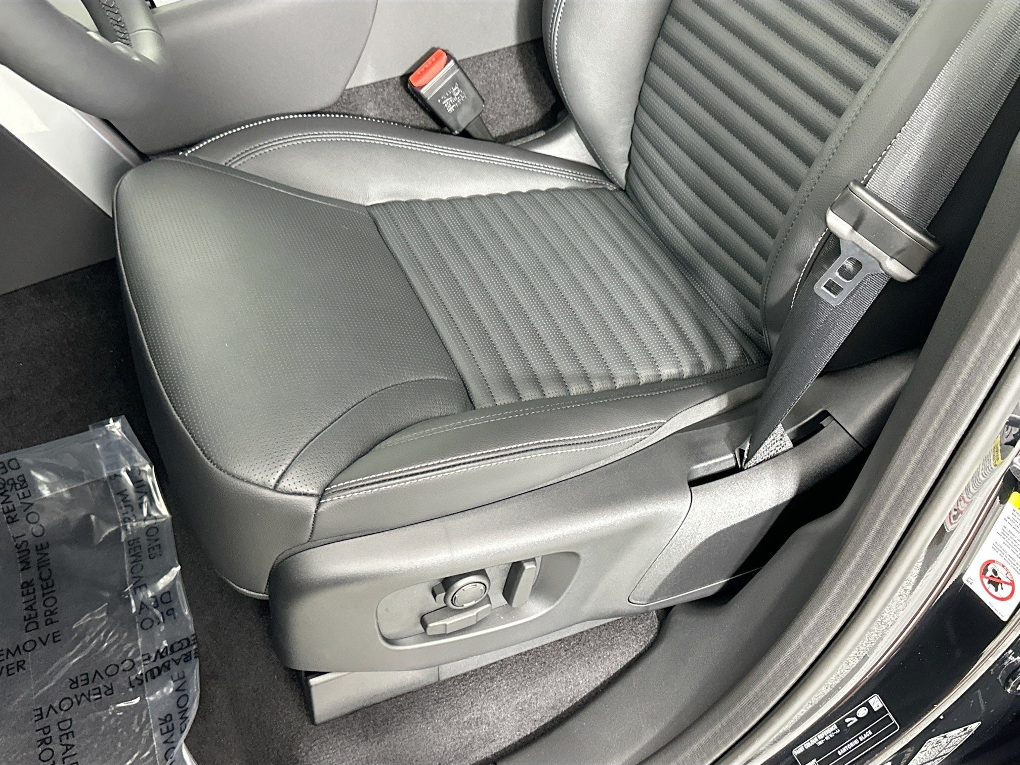 2026 Land Rover Discovery Base