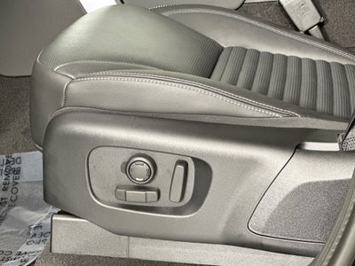 2026 Land Rover Discovery Base