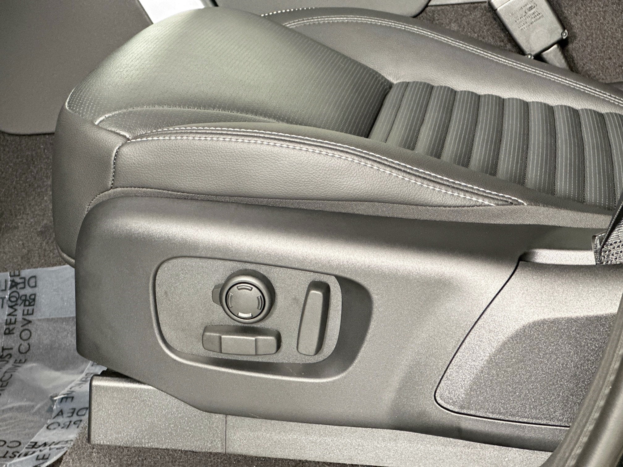 2026 Land Rover Discovery Base