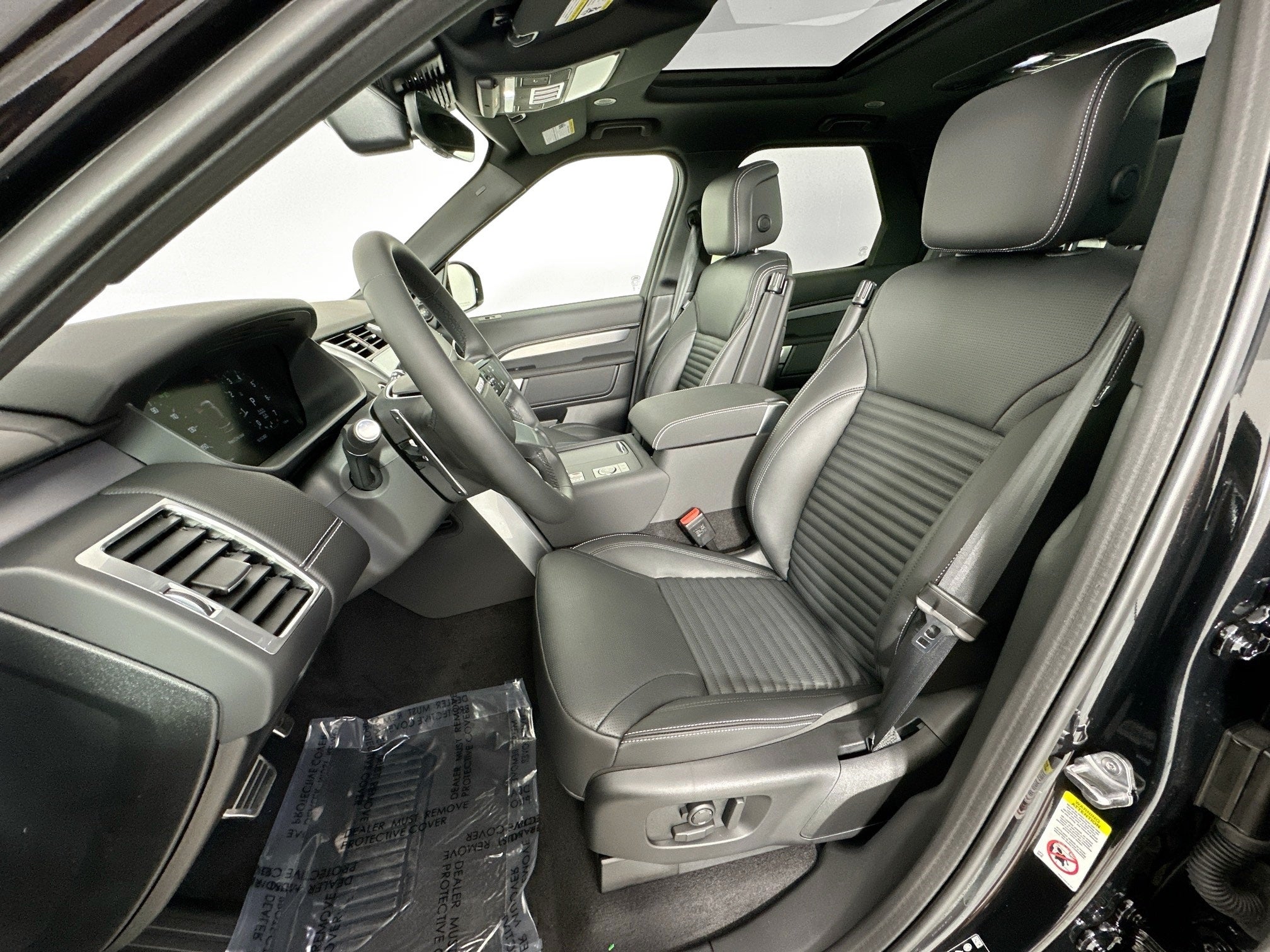 2026 Land Rover Discovery Base