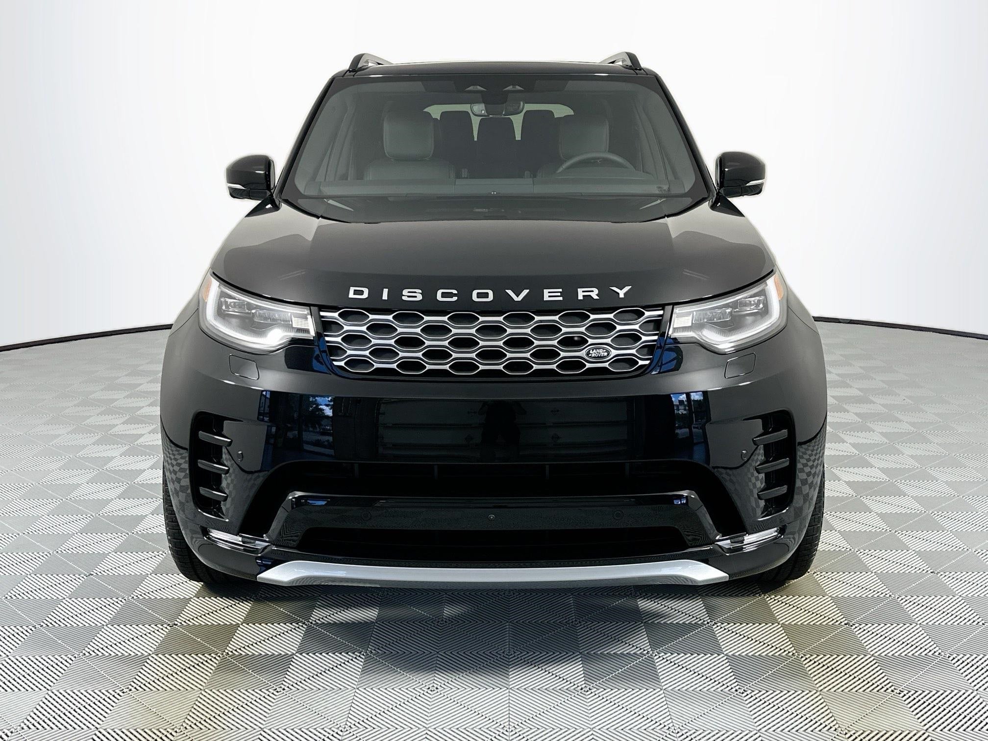 2026 Land Rover Discovery Base