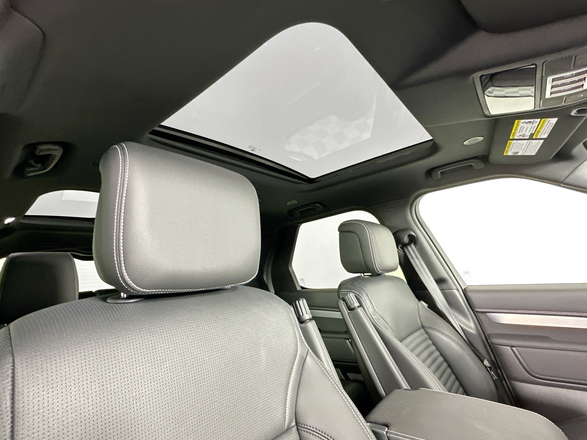 2026 Land Rover Discovery Base