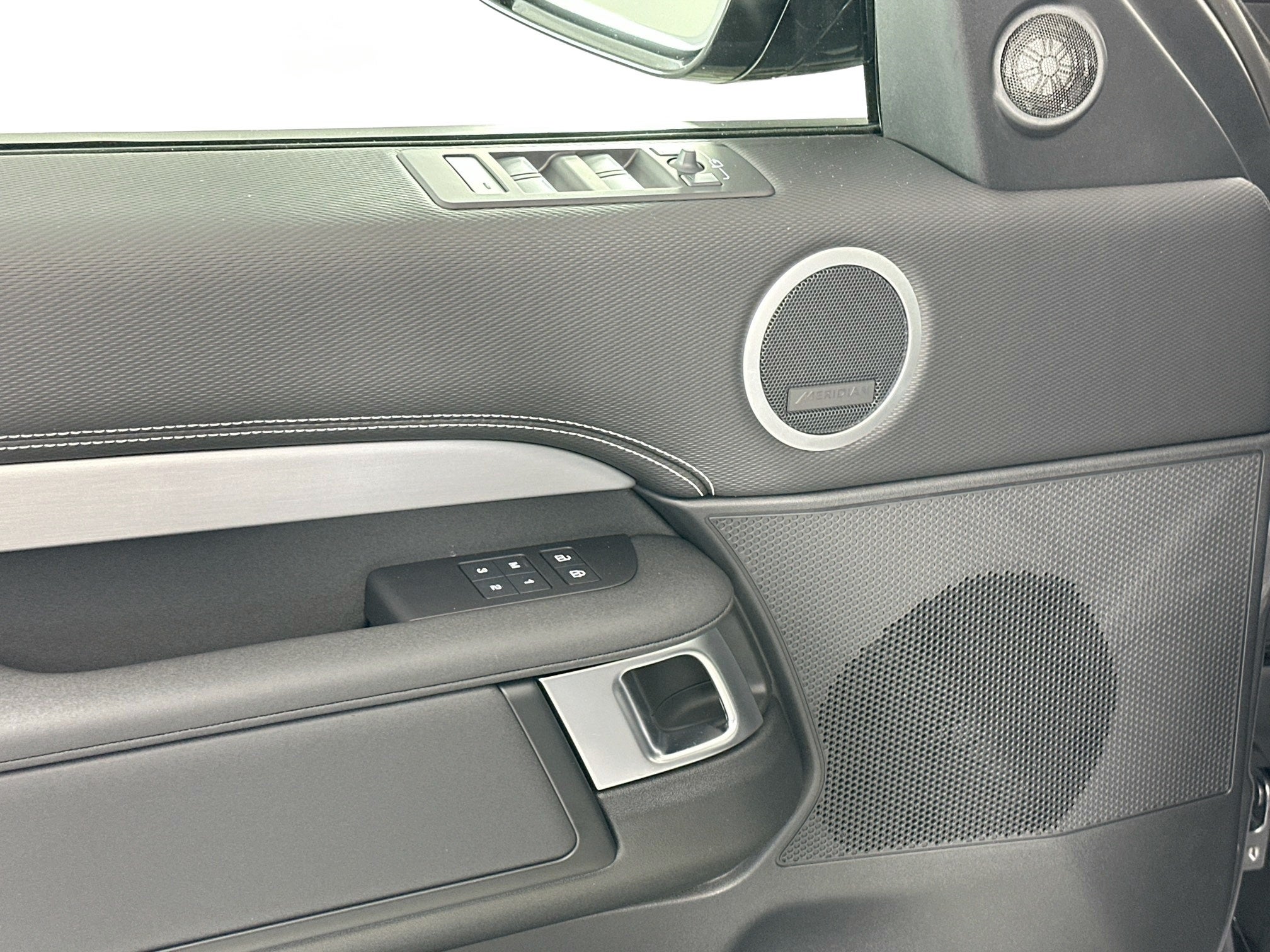 2026 Land Rover Discovery Gemini Edition