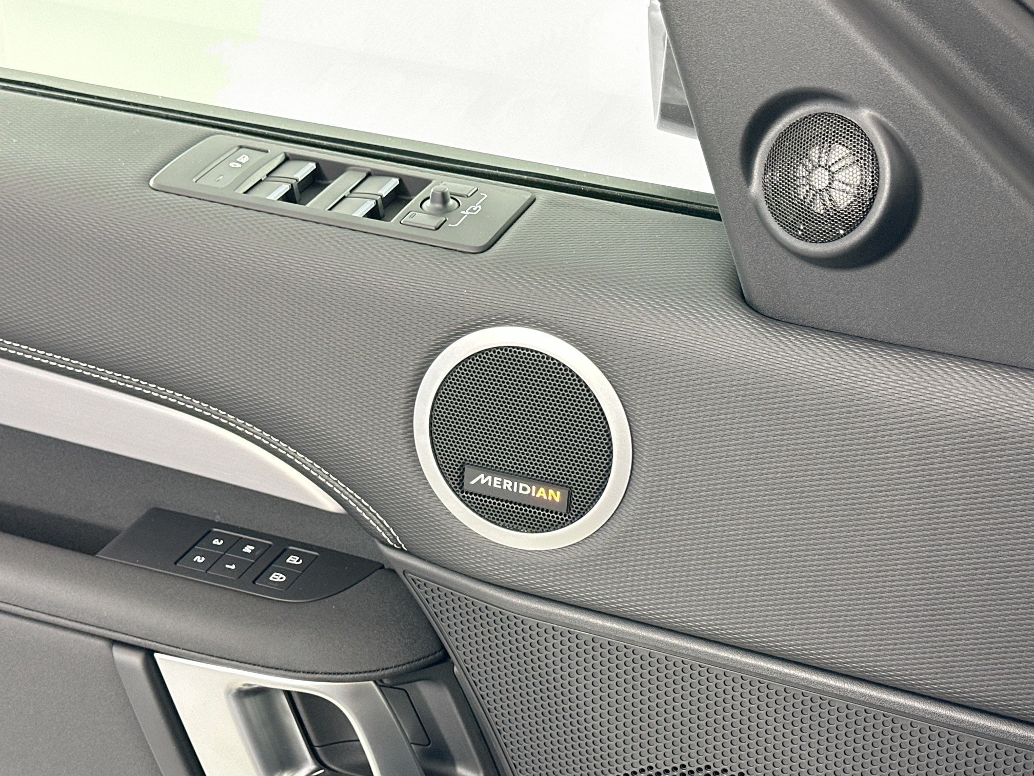 2026 Land Rover Discovery Gemini Edition