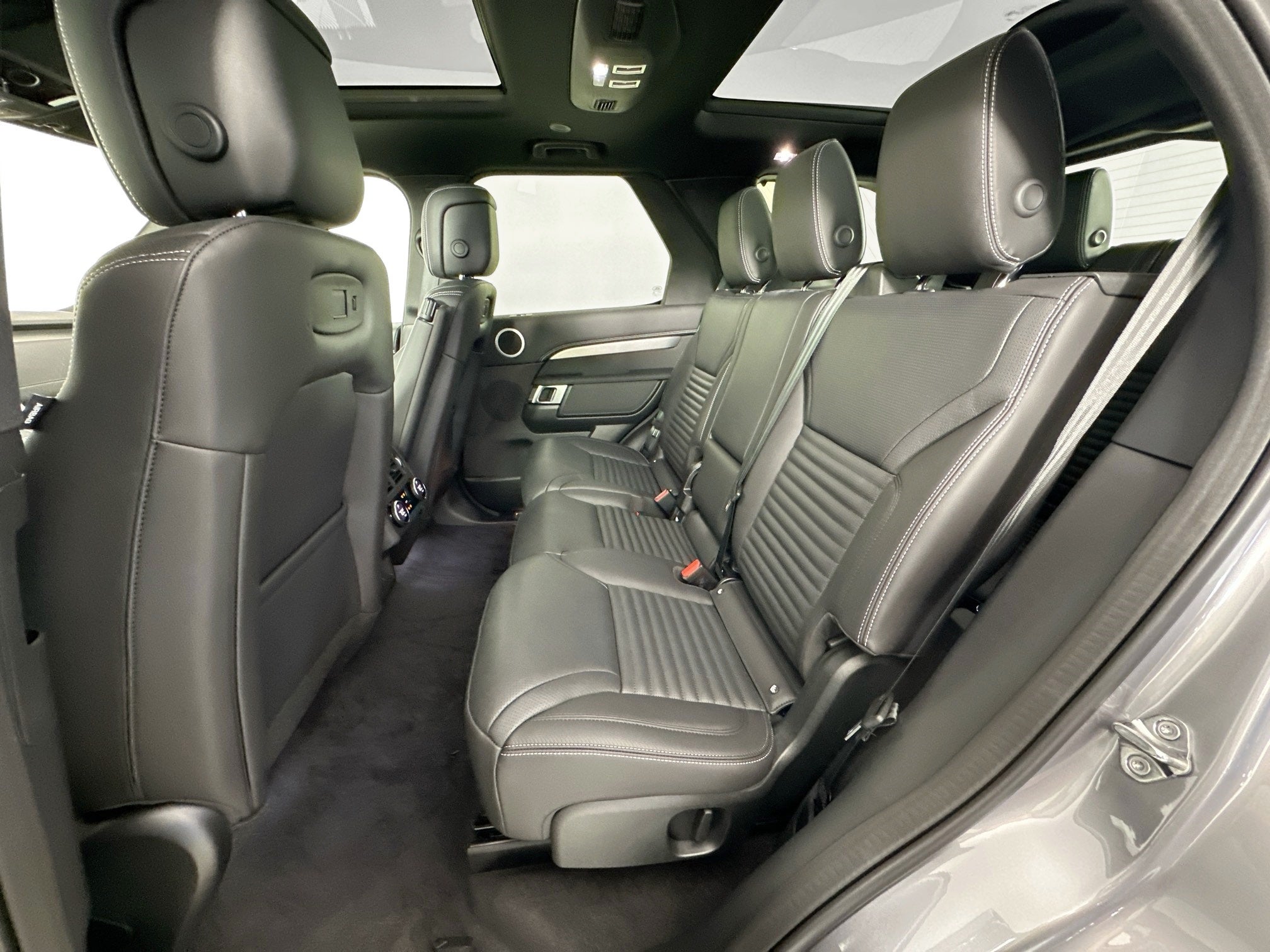 2026 Land Rover Discovery Gemini Edition