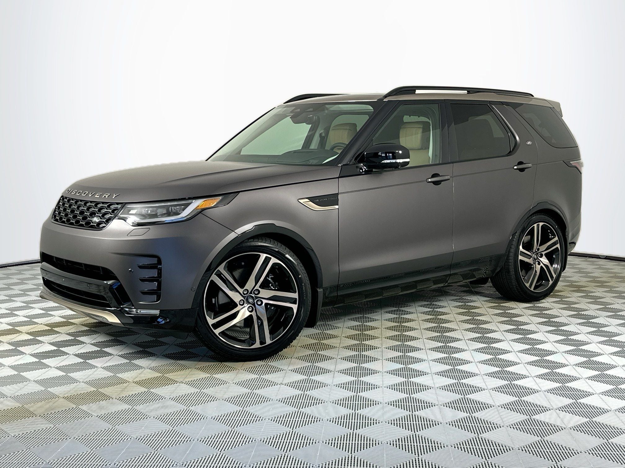 2026 Land Rover Discovery Base
