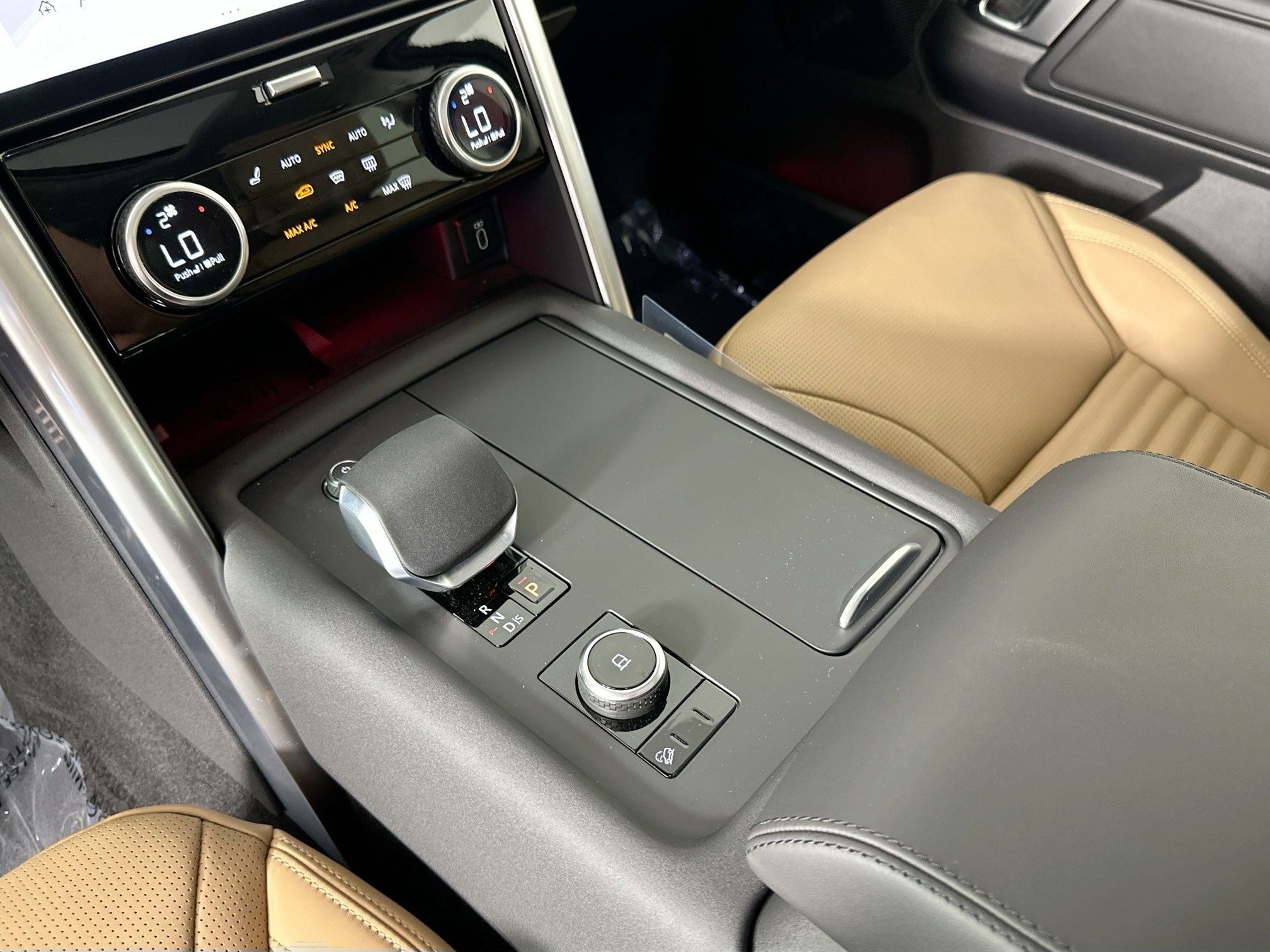 2026 Land Rover Discovery Base