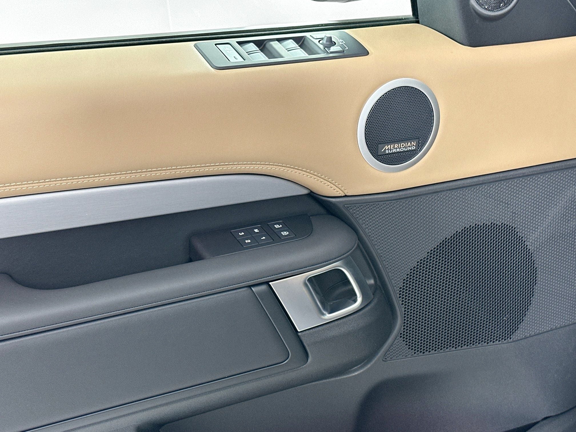 2026 Land Rover Discovery Base
