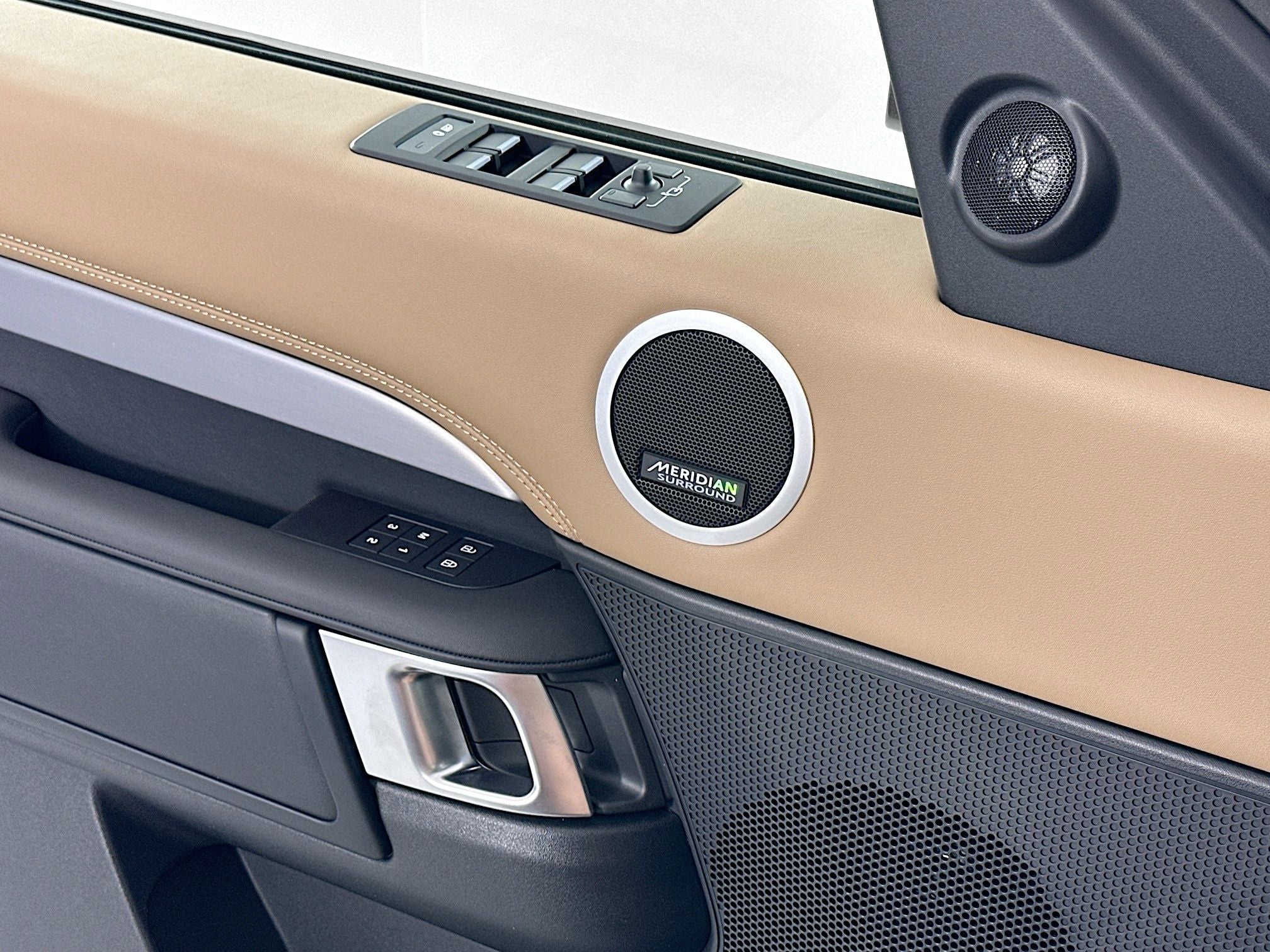 2026 Land Rover Discovery Base