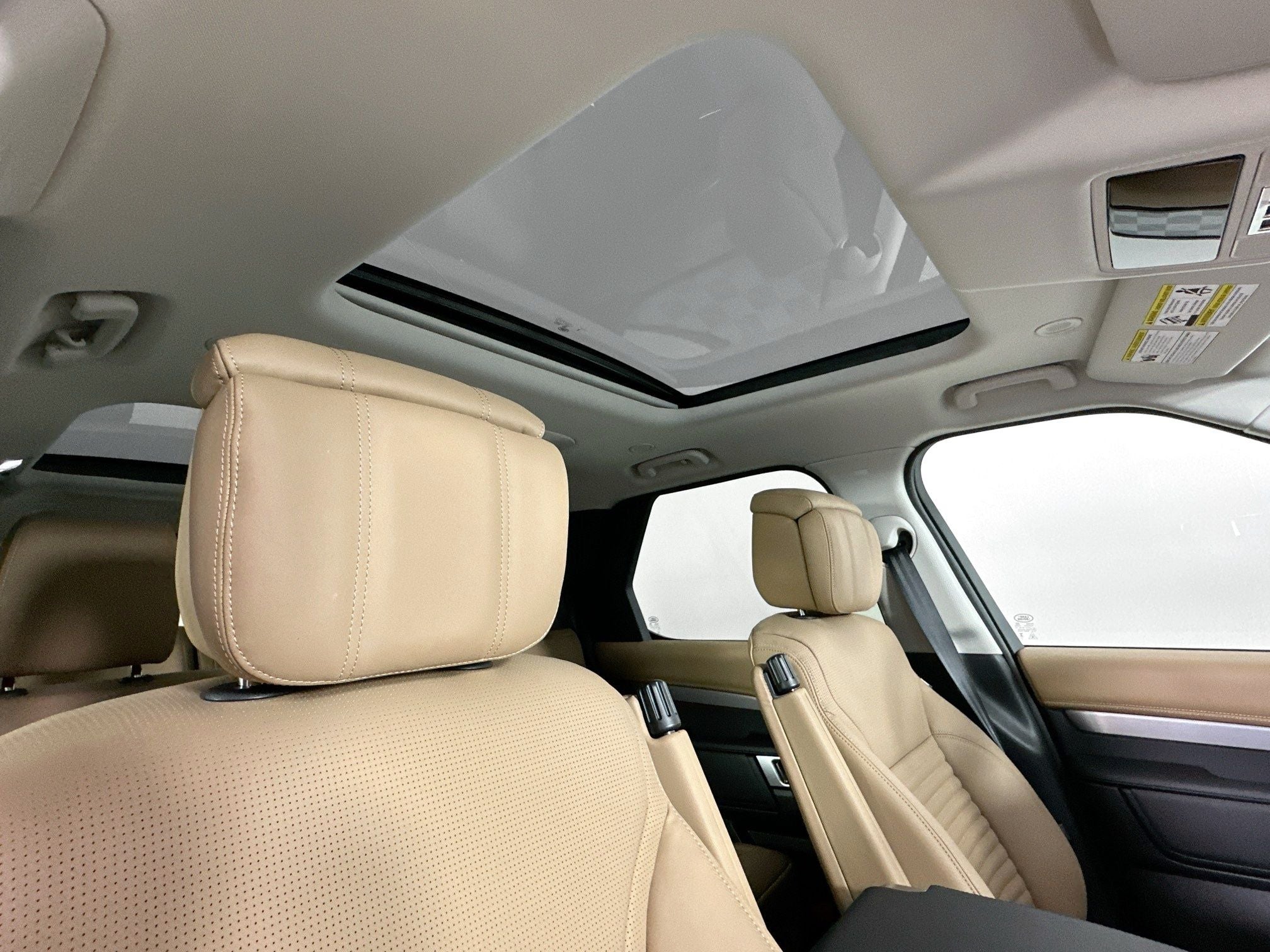 2026 Land Rover Discovery Base
