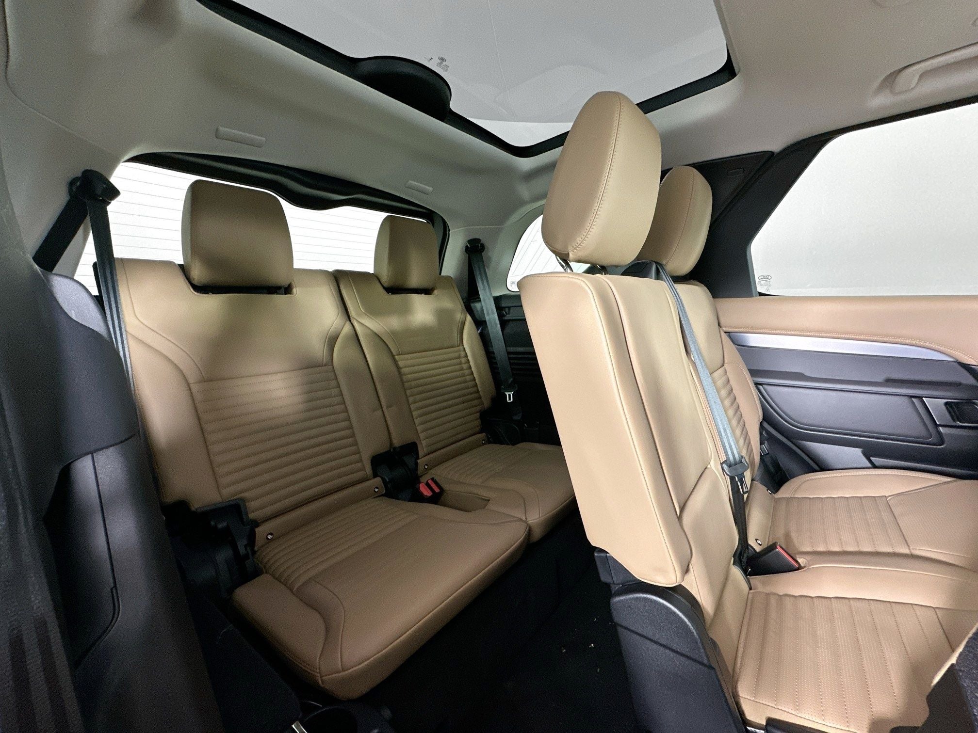 2026 Land Rover Discovery Base