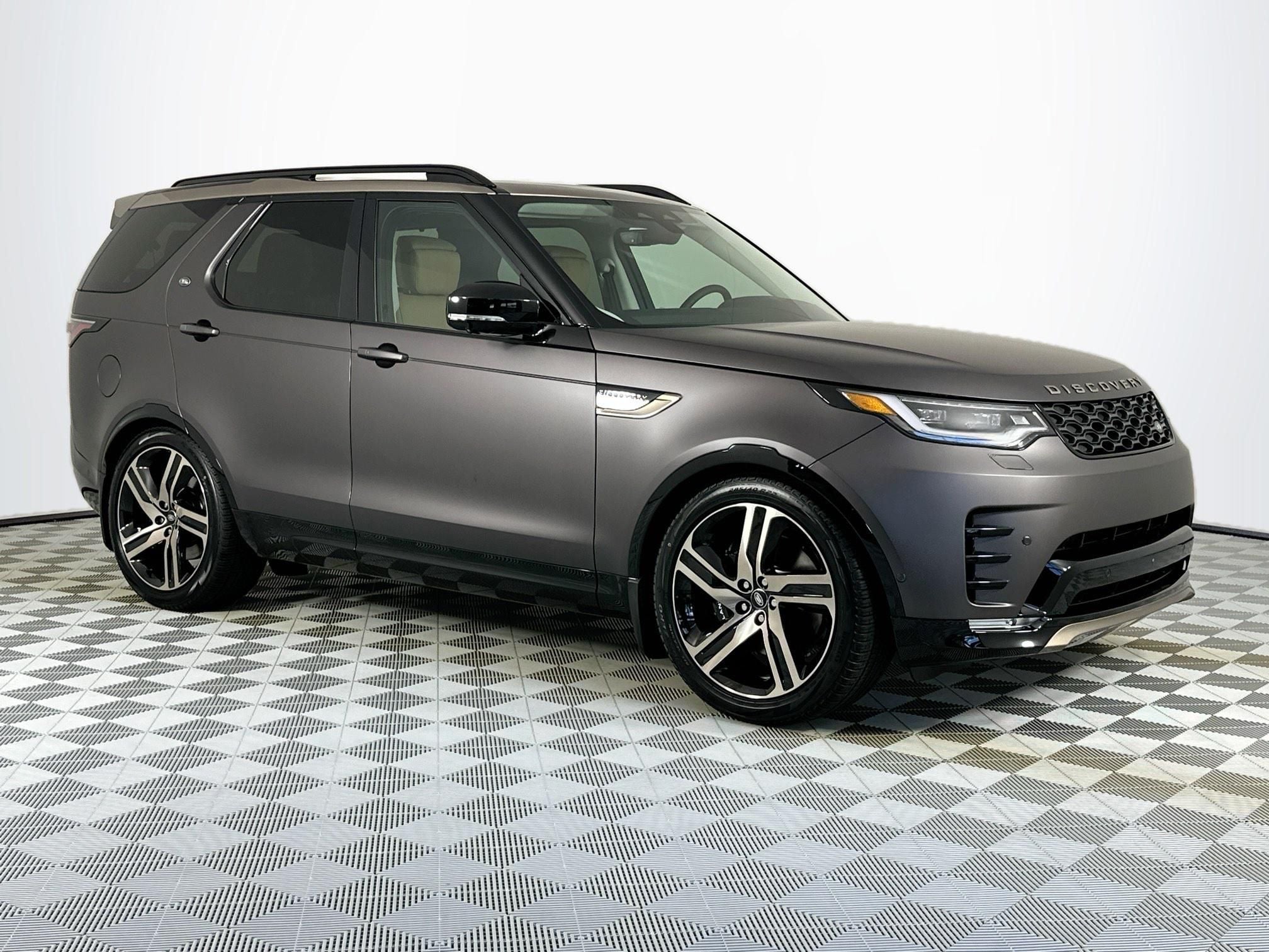 2026 Land Rover Discovery Base