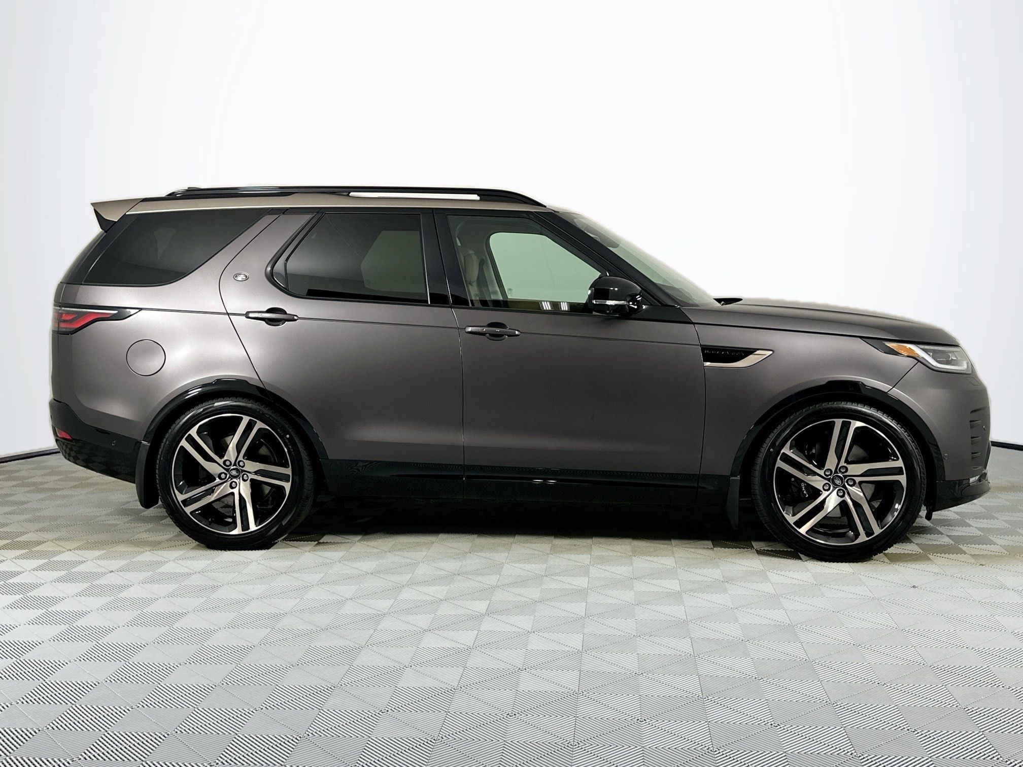 2026 Land Rover Discovery Base