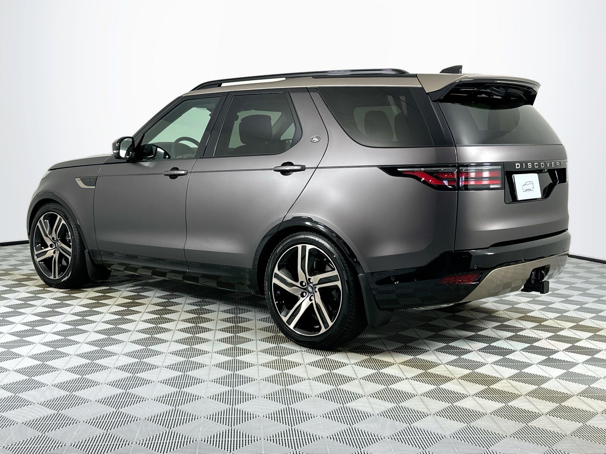 2026 Land Rover Discovery Base