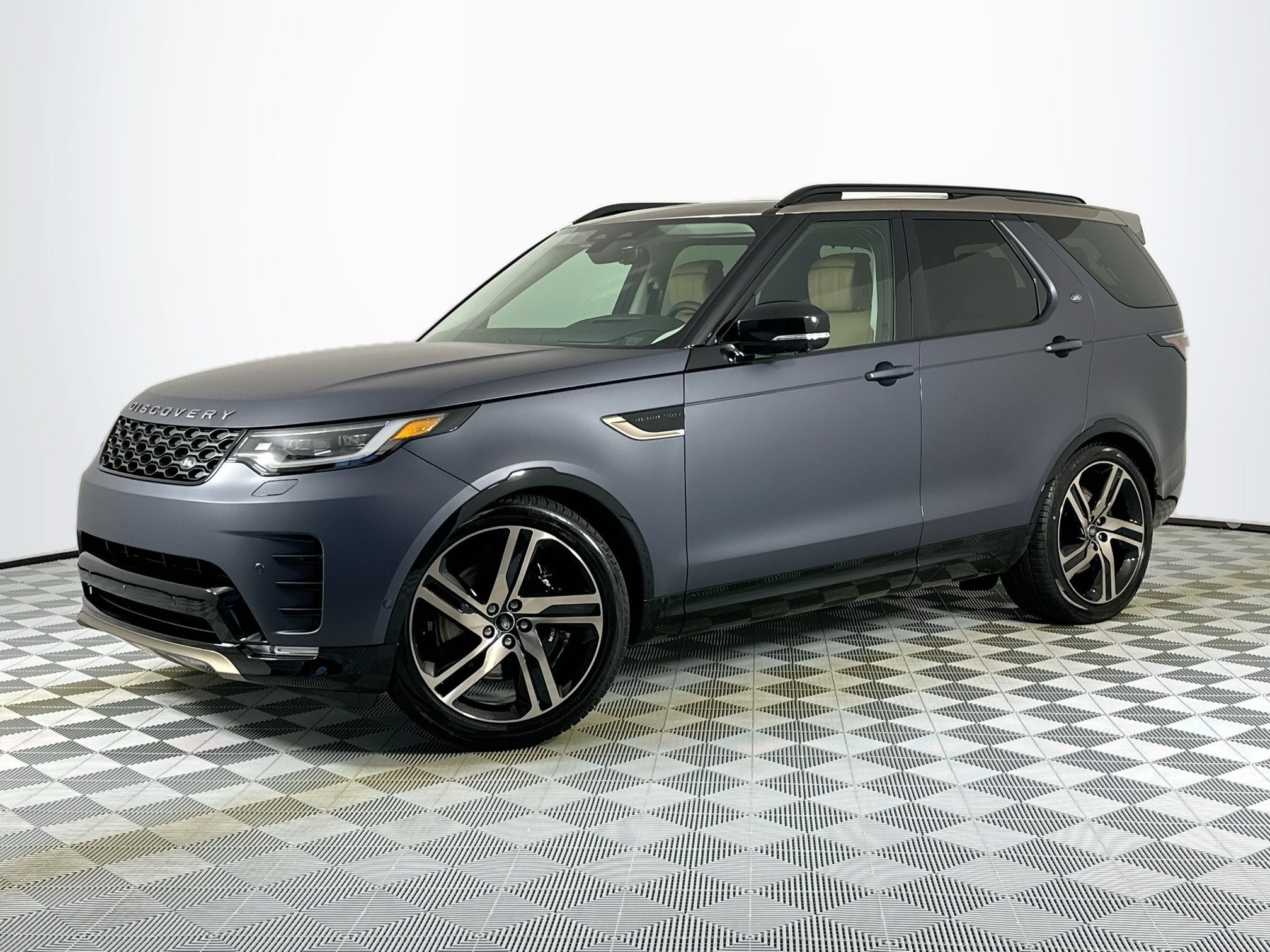 2026 Land Rover Discovery Base