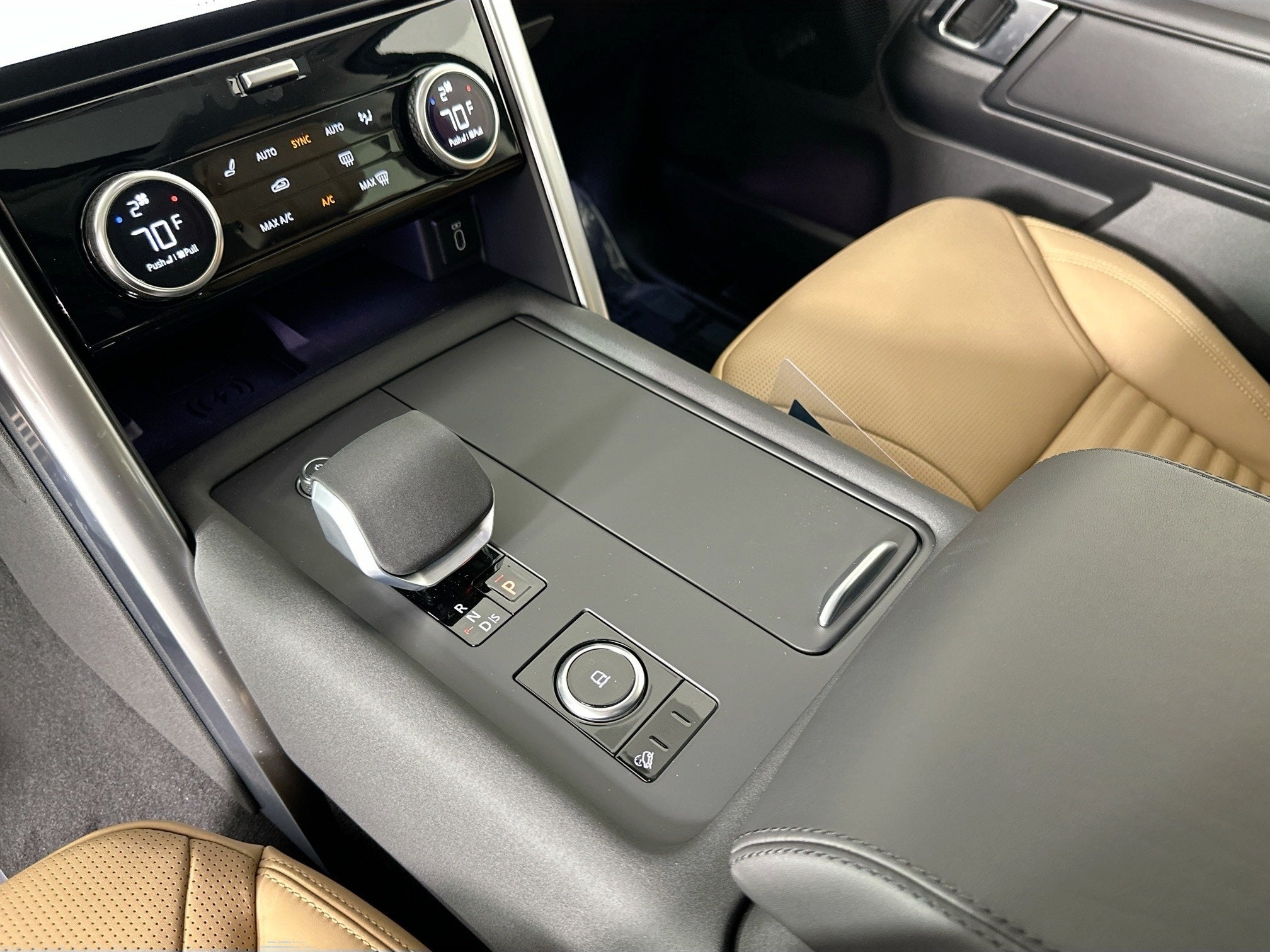 2026 Land Rover Discovery Base