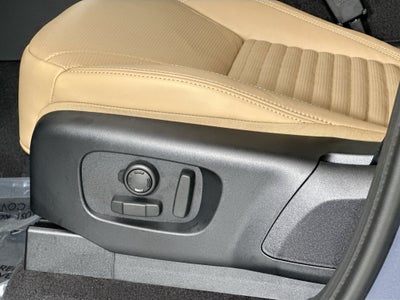 2026 Land Rover Discovery Base