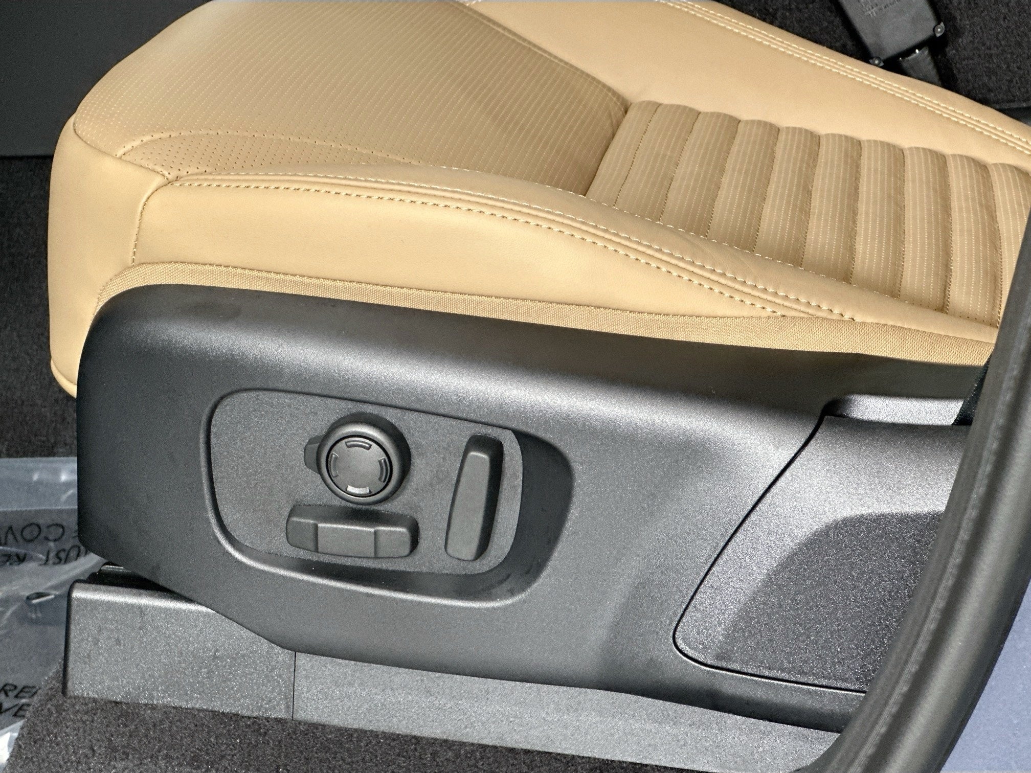 2026 Land Rover Discovery Base