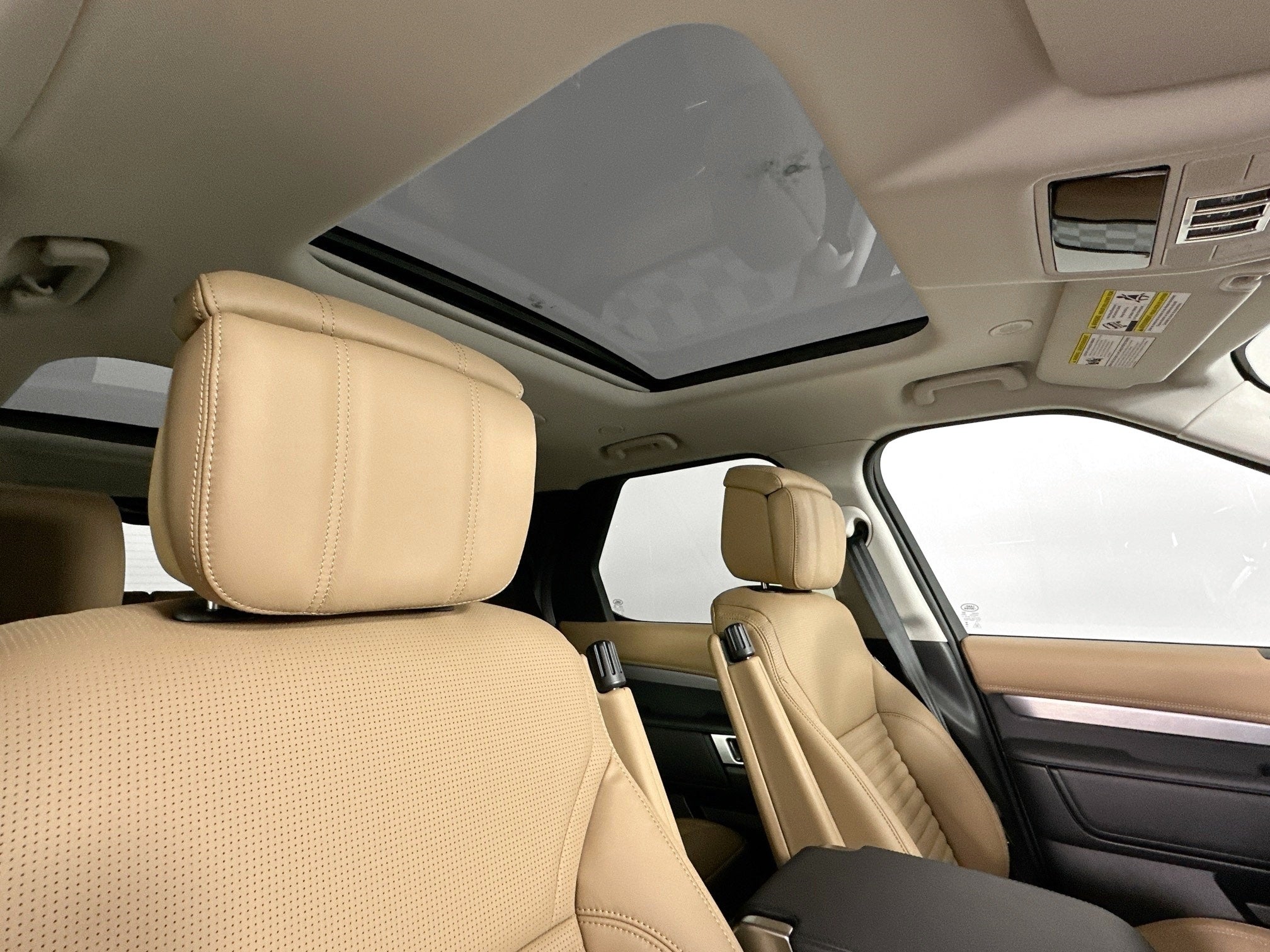 2026 Land Rover Discovery Base