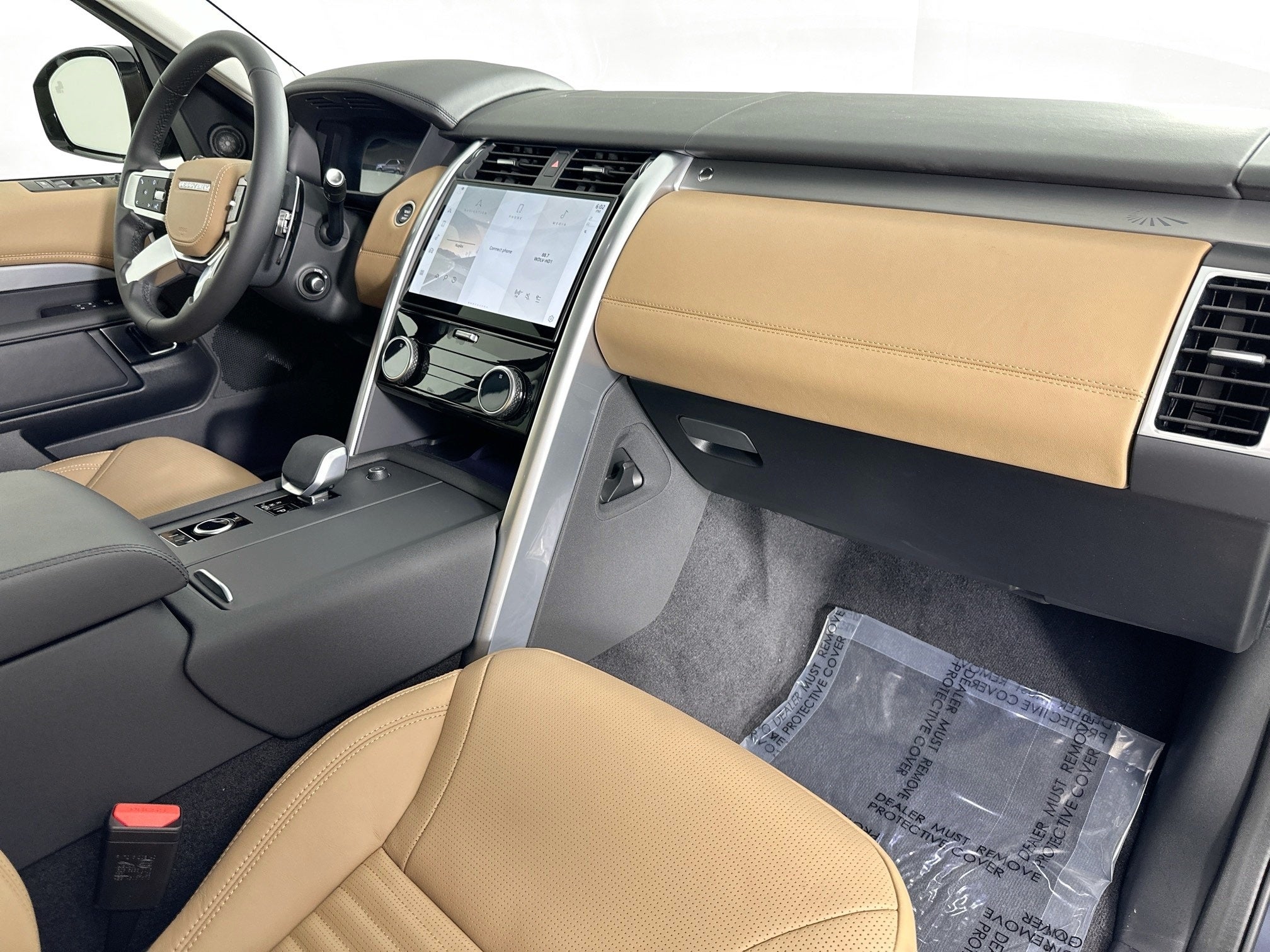 2026 Land Rover Discovery Base