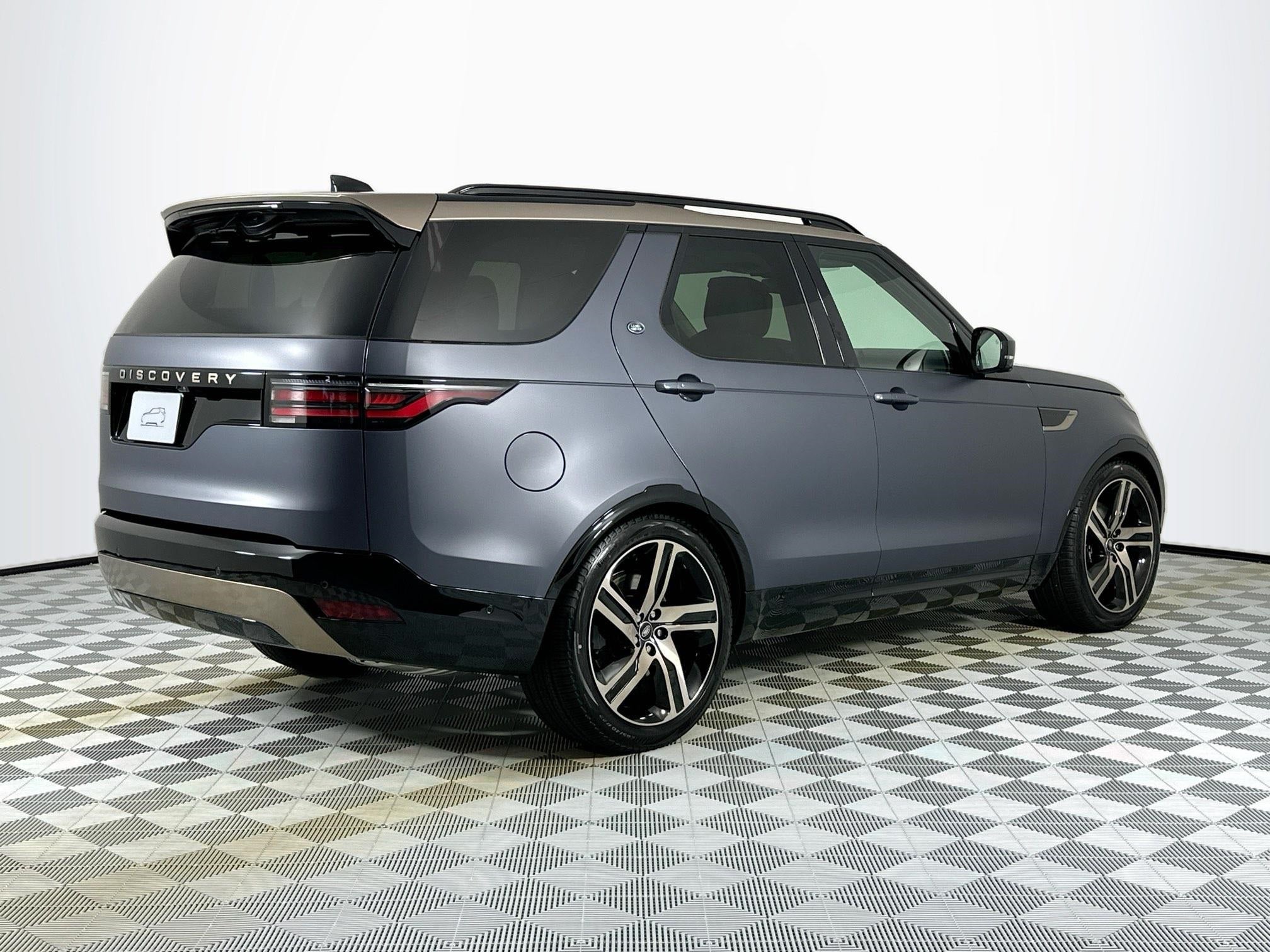 2026 Land Rover Discovery Base