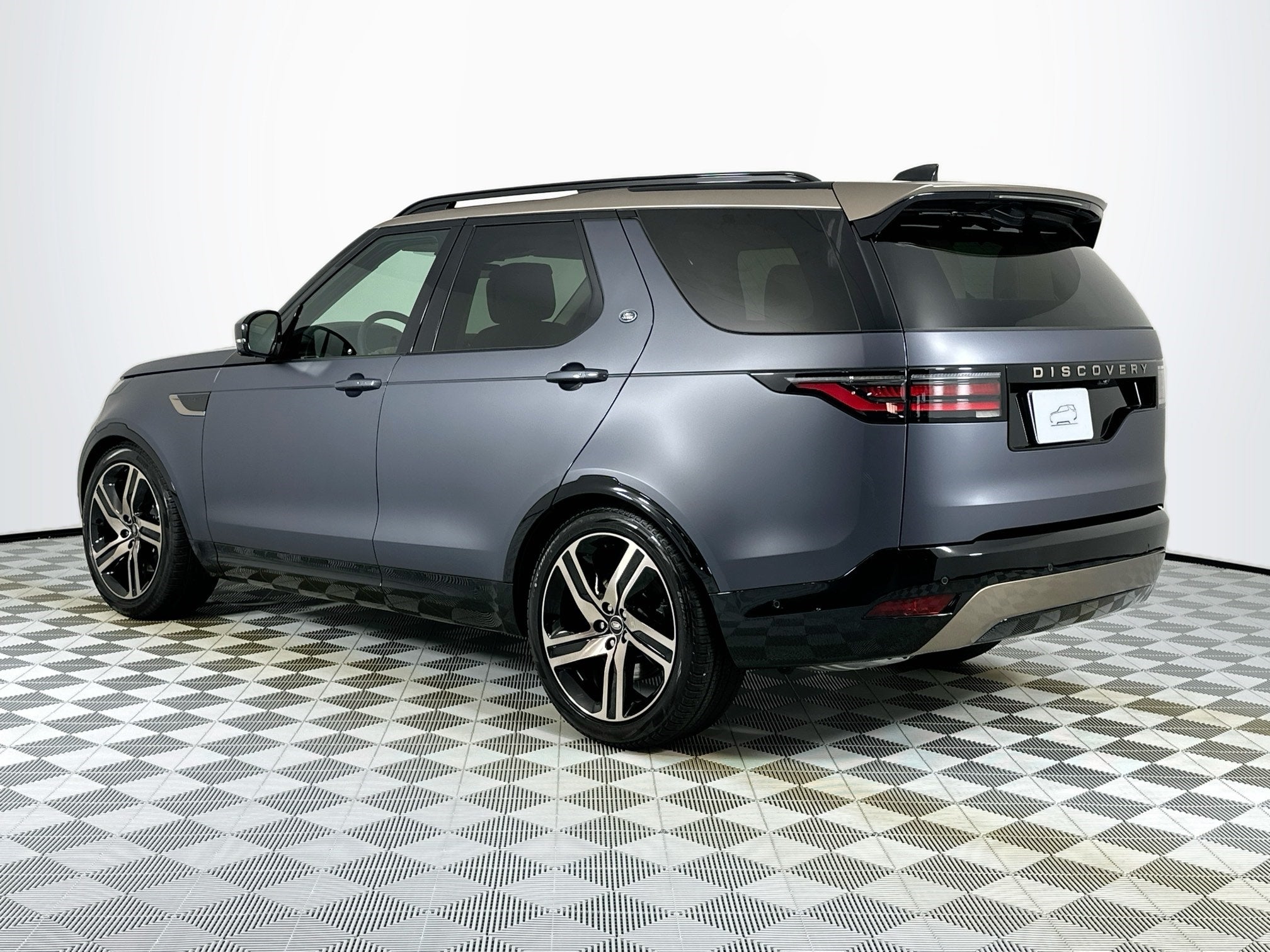 2026 Land Rover Discovery Base