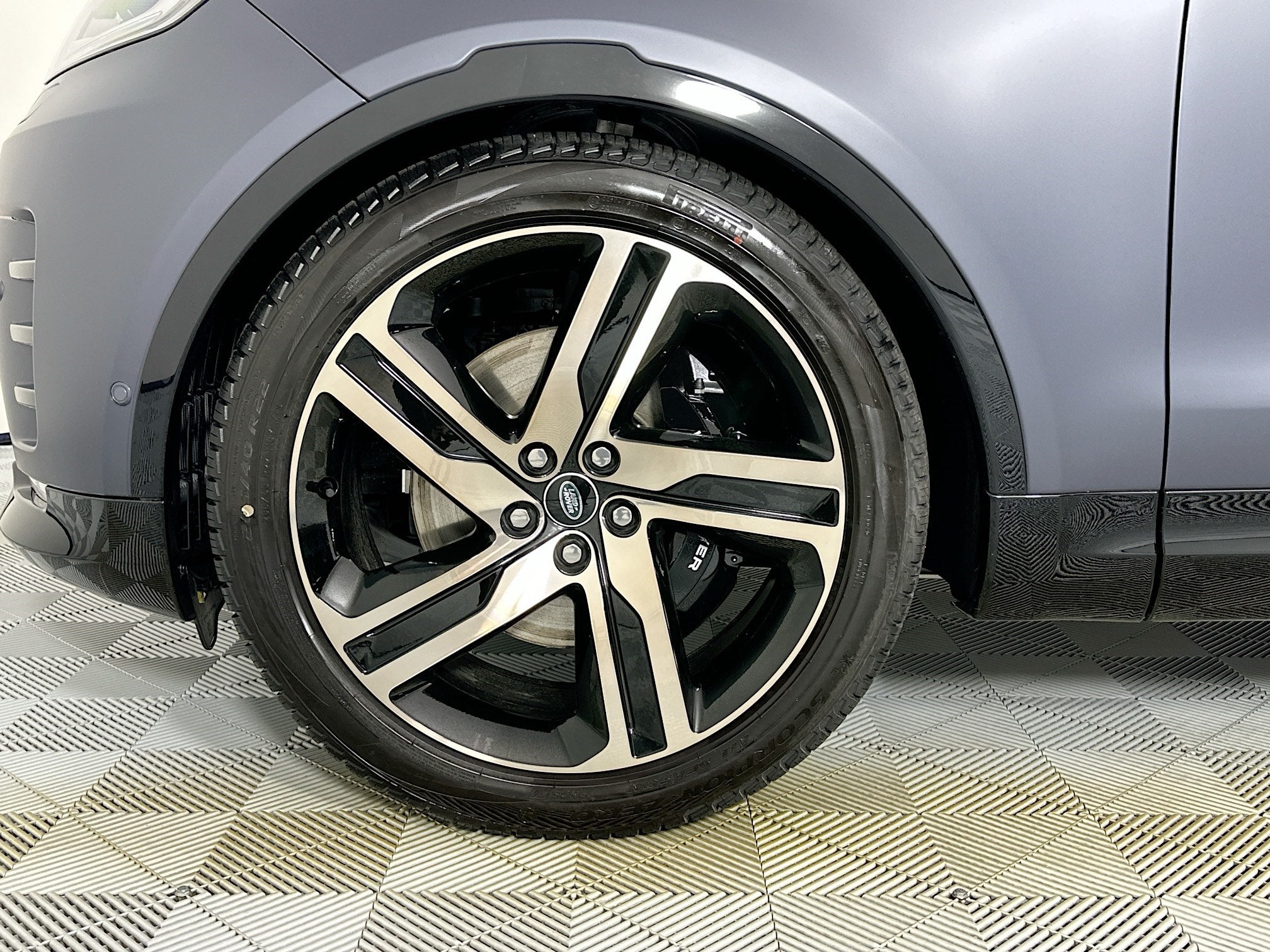 2026 Land Rover Discovery Base