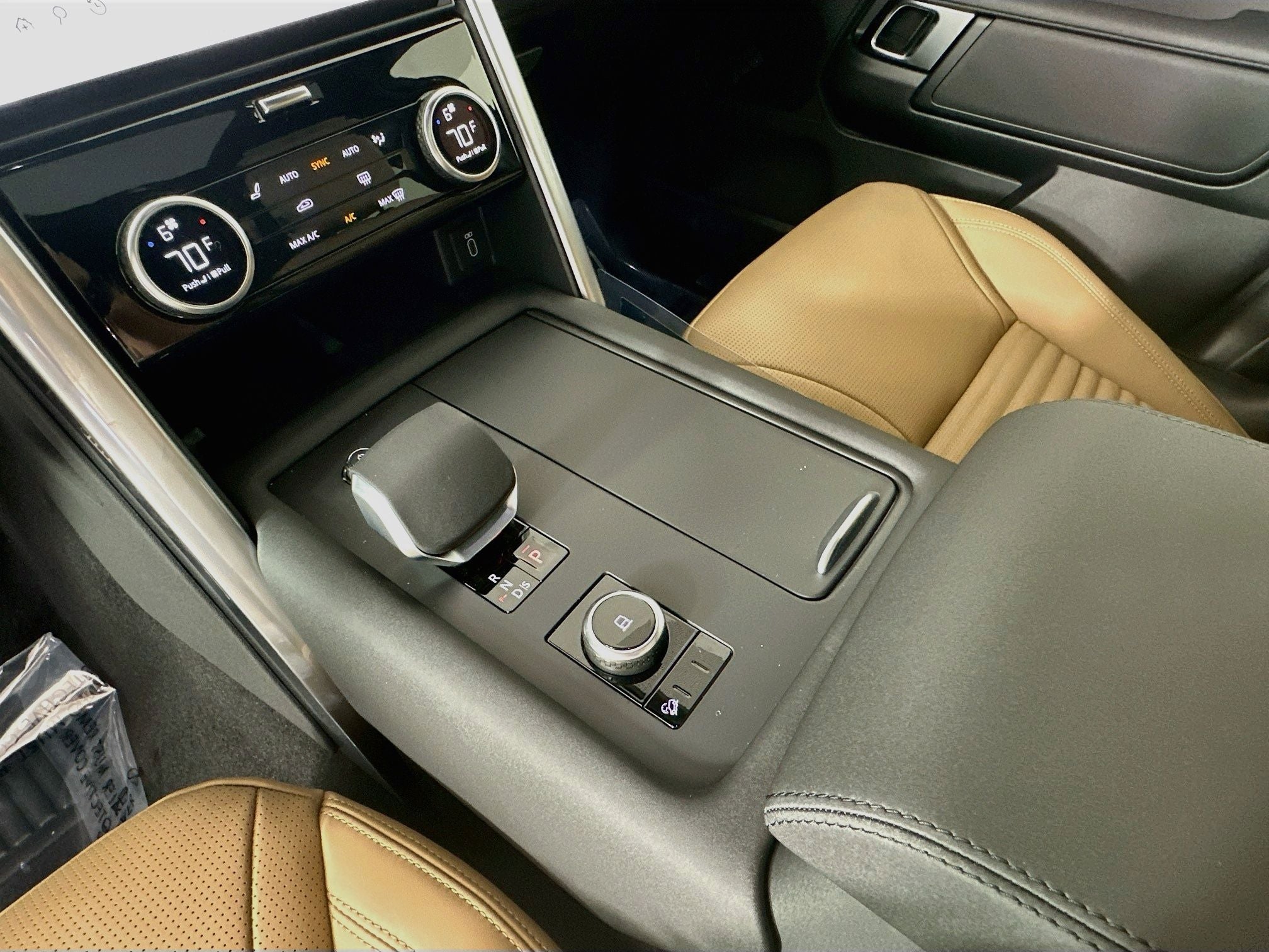 2026 Land Rover Discovery Base