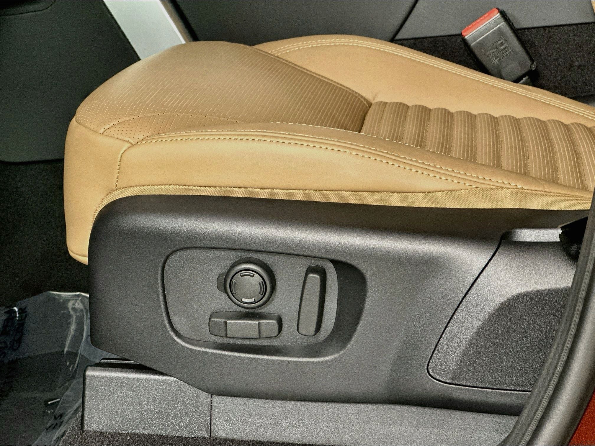 2026 Land Rover Discovery Base