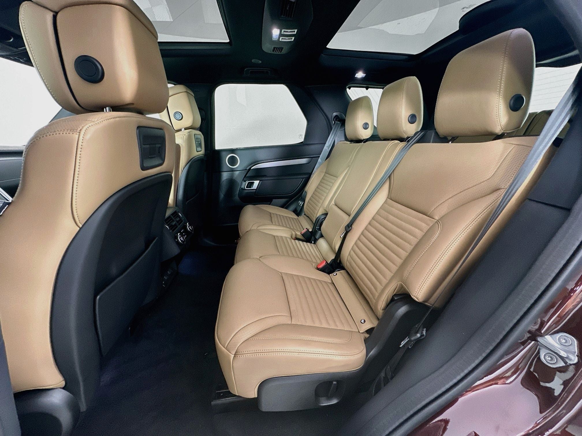 2026 Land Rover Discovery Base