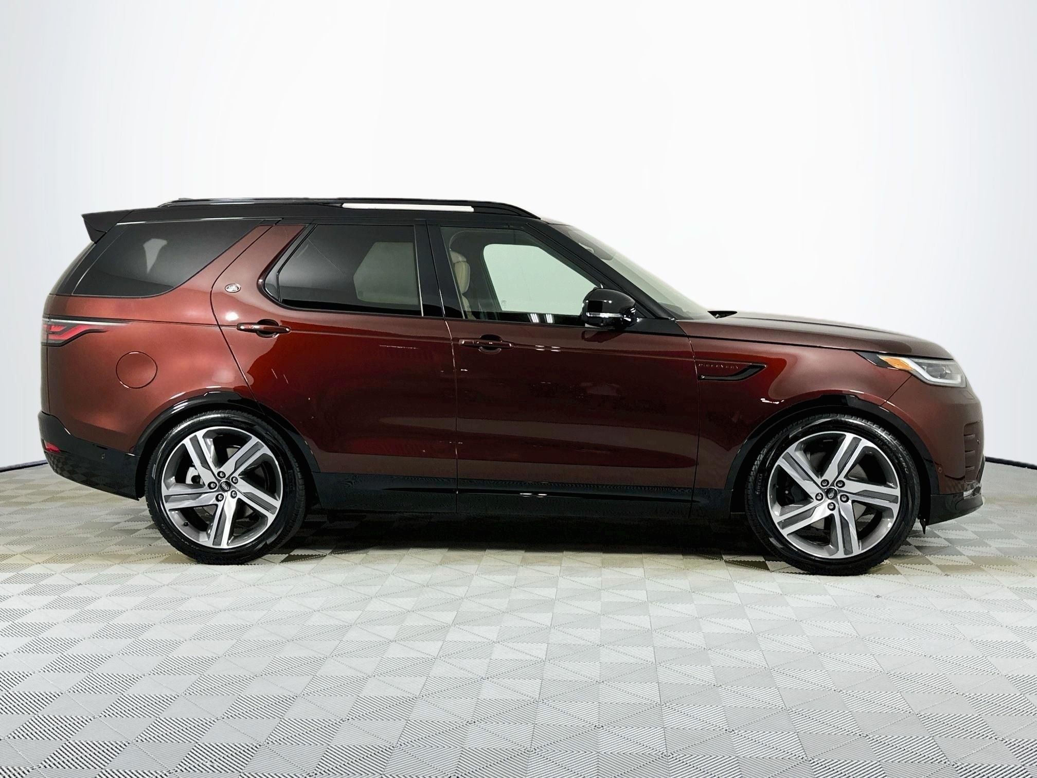 2026 Land Rover Discovery Base