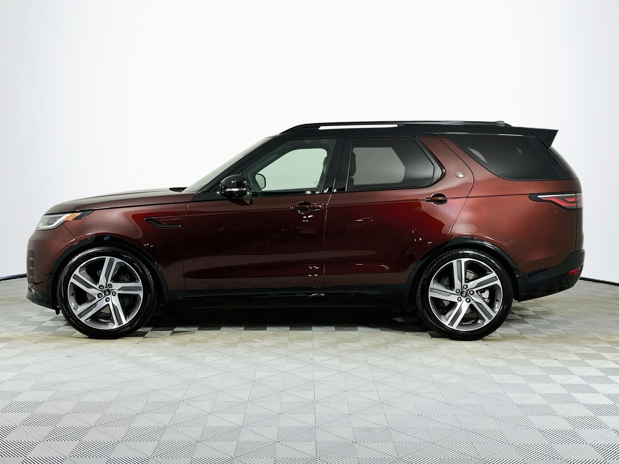 2026 Land Rover Discovery Base