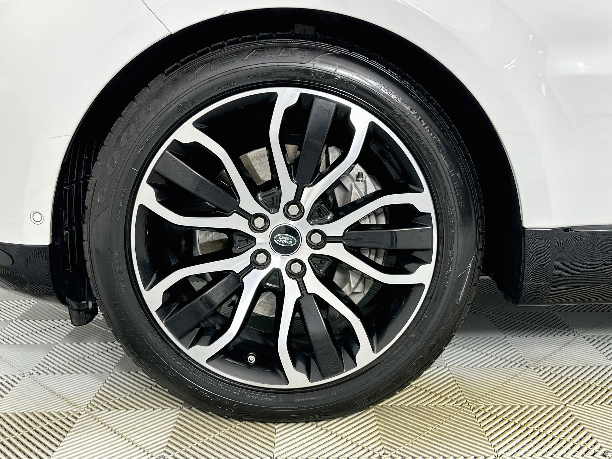 2021 Land Rover Range Rover Sport HSE Silver Edition