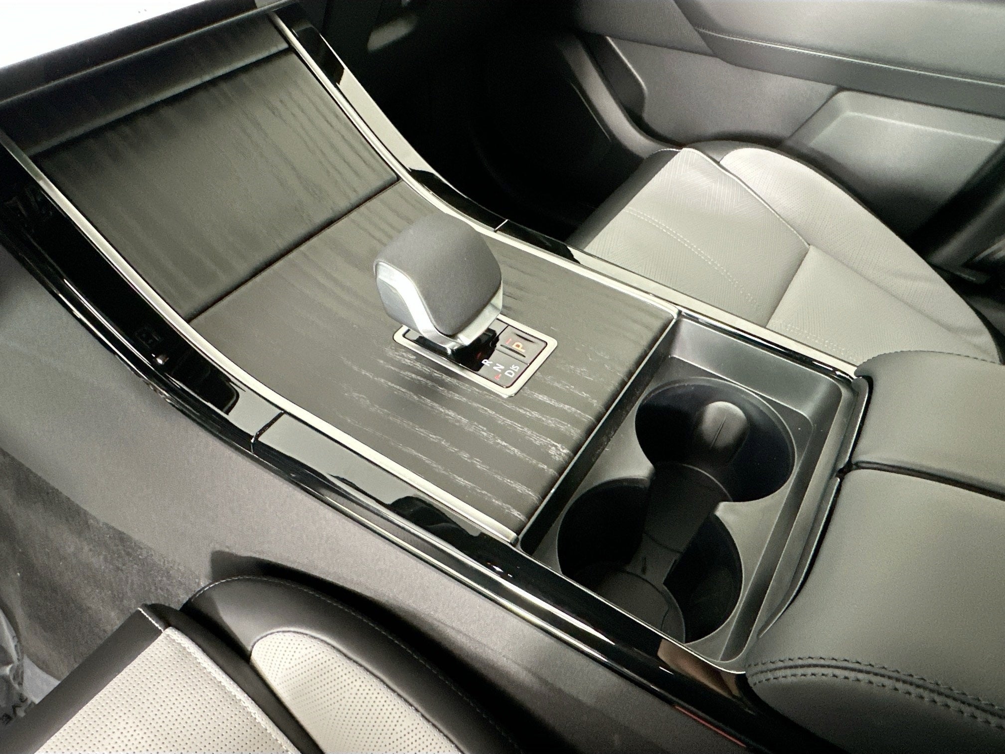 2026 Land Rover Range Rover Velar Autobiography