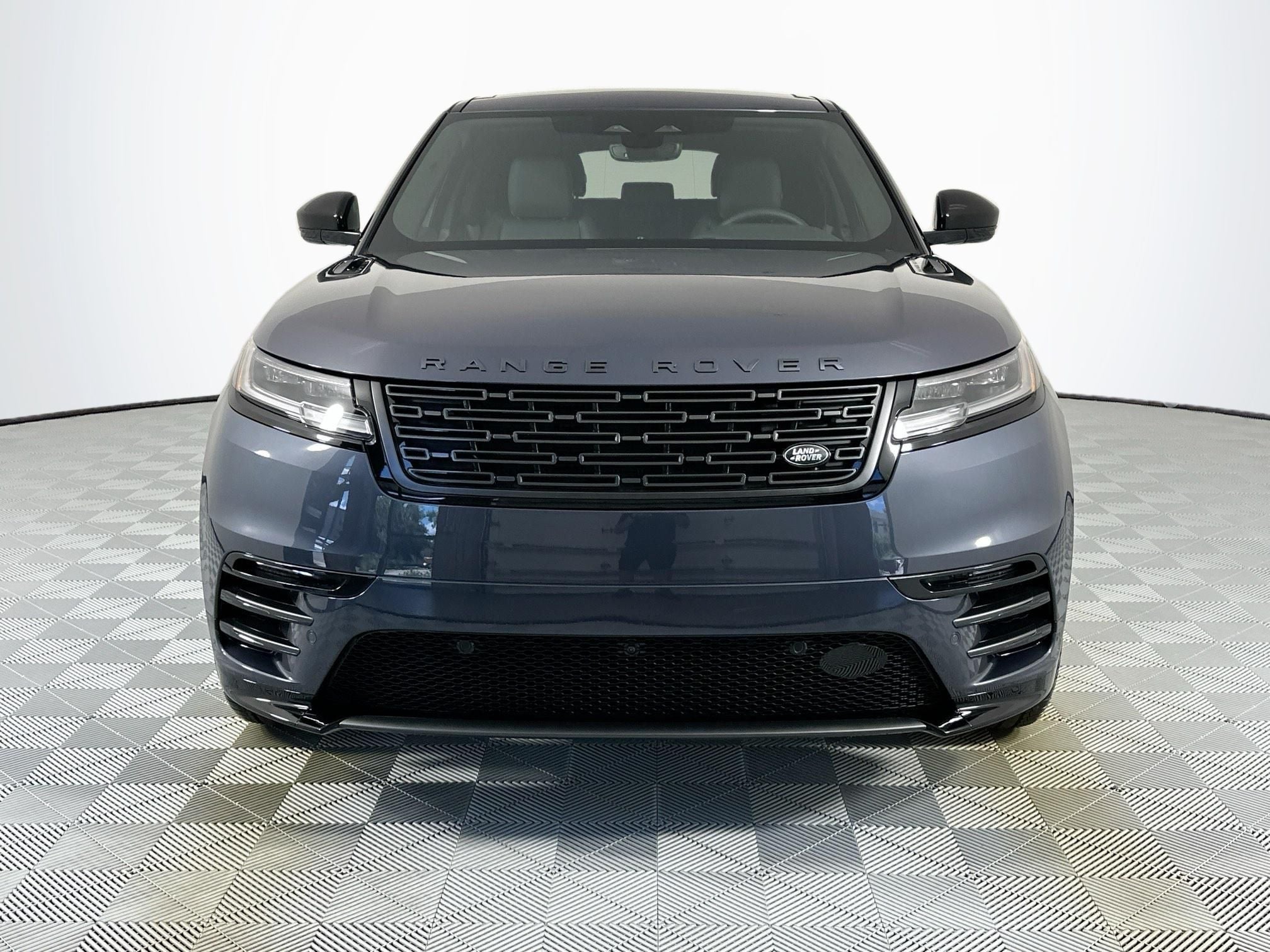 2026 Land Rover Range Rover Velar Dynamic SE