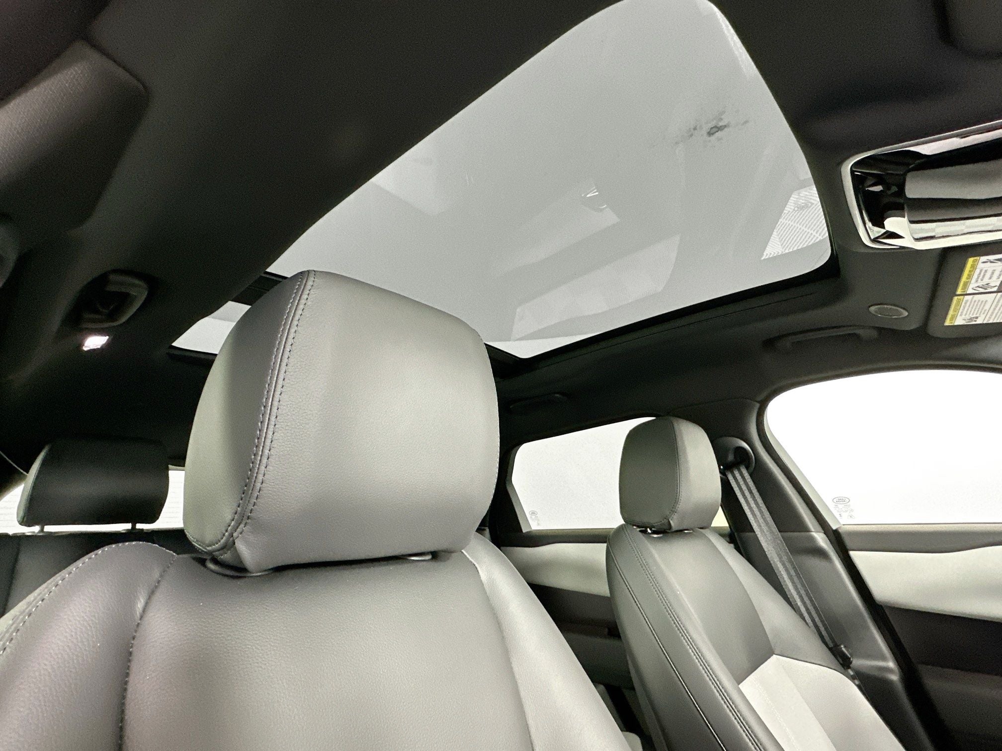 2026 Land Rover Range Rover Velar Dynamic SE