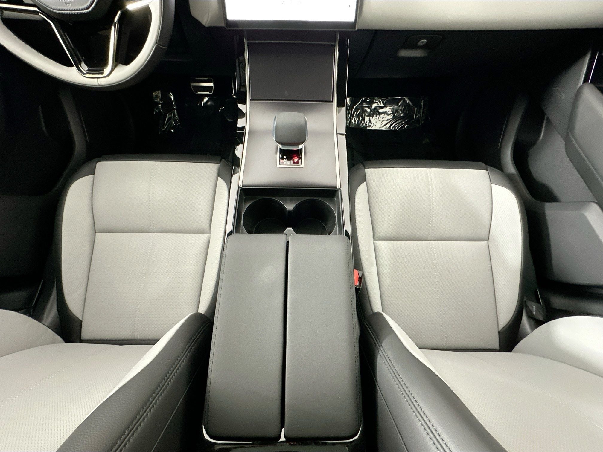 2026 Land Rover Range Rover Velar Dynamic SE