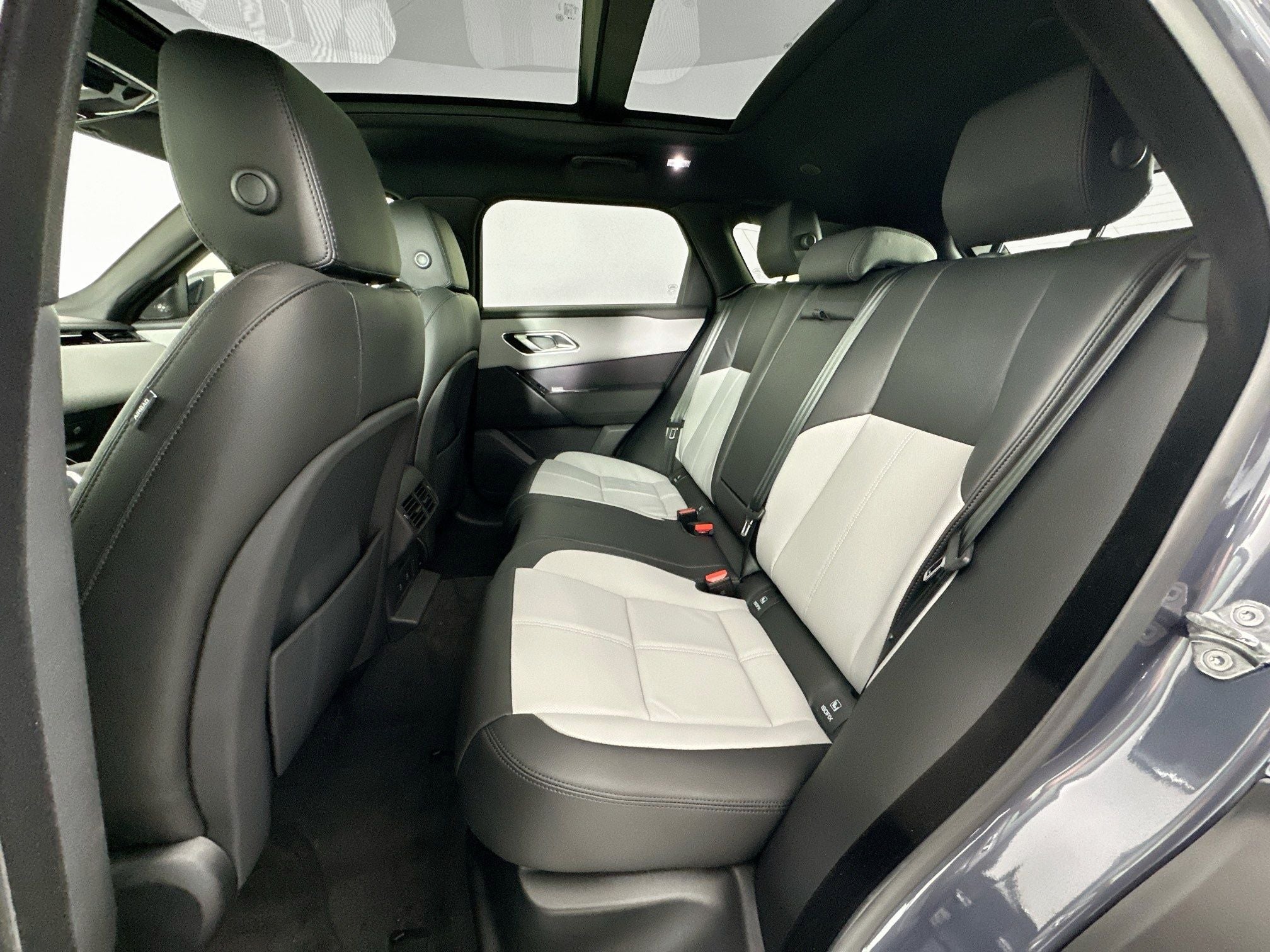 2026 Land Rover Range Rover Velar Dynamic SE